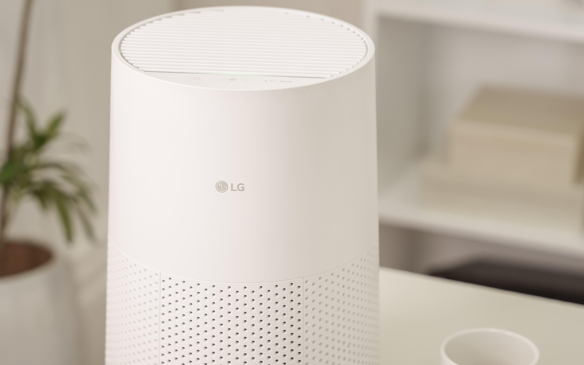 LG ra mắt PuriCare AeroMini, mở rộng hệ sinh thái lọc khí cá nhân