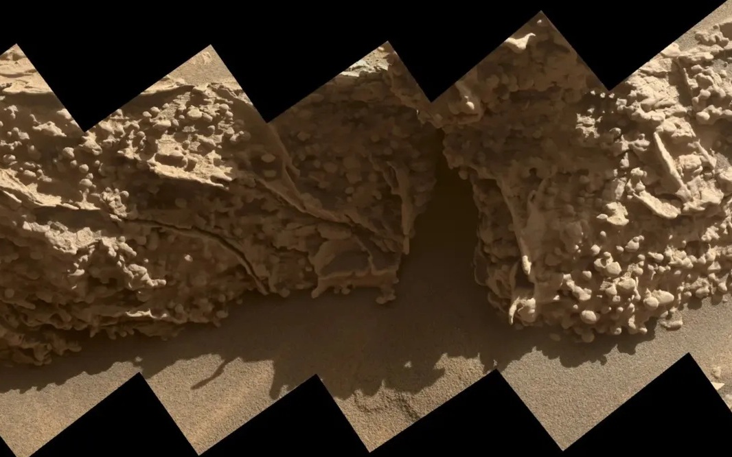 NASA phát hiện thứ “giống trứng” ở hành tinh bị nghi có sự sống