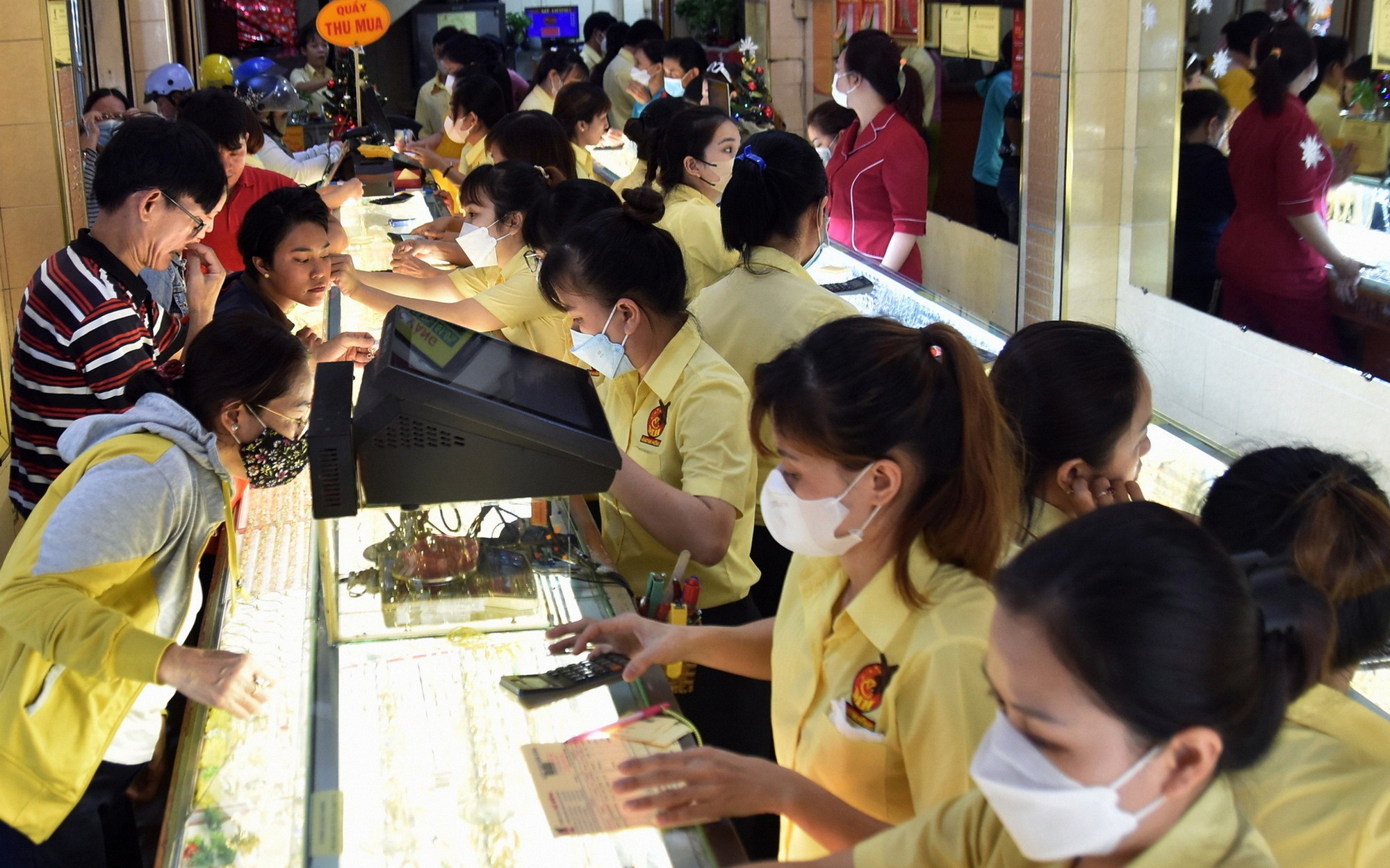 Giá vàng miếng SJC giảm mạnh hơn 6 triệu đồng trong vài ngày tháng 3 năm 2026 - Ảnh 1.