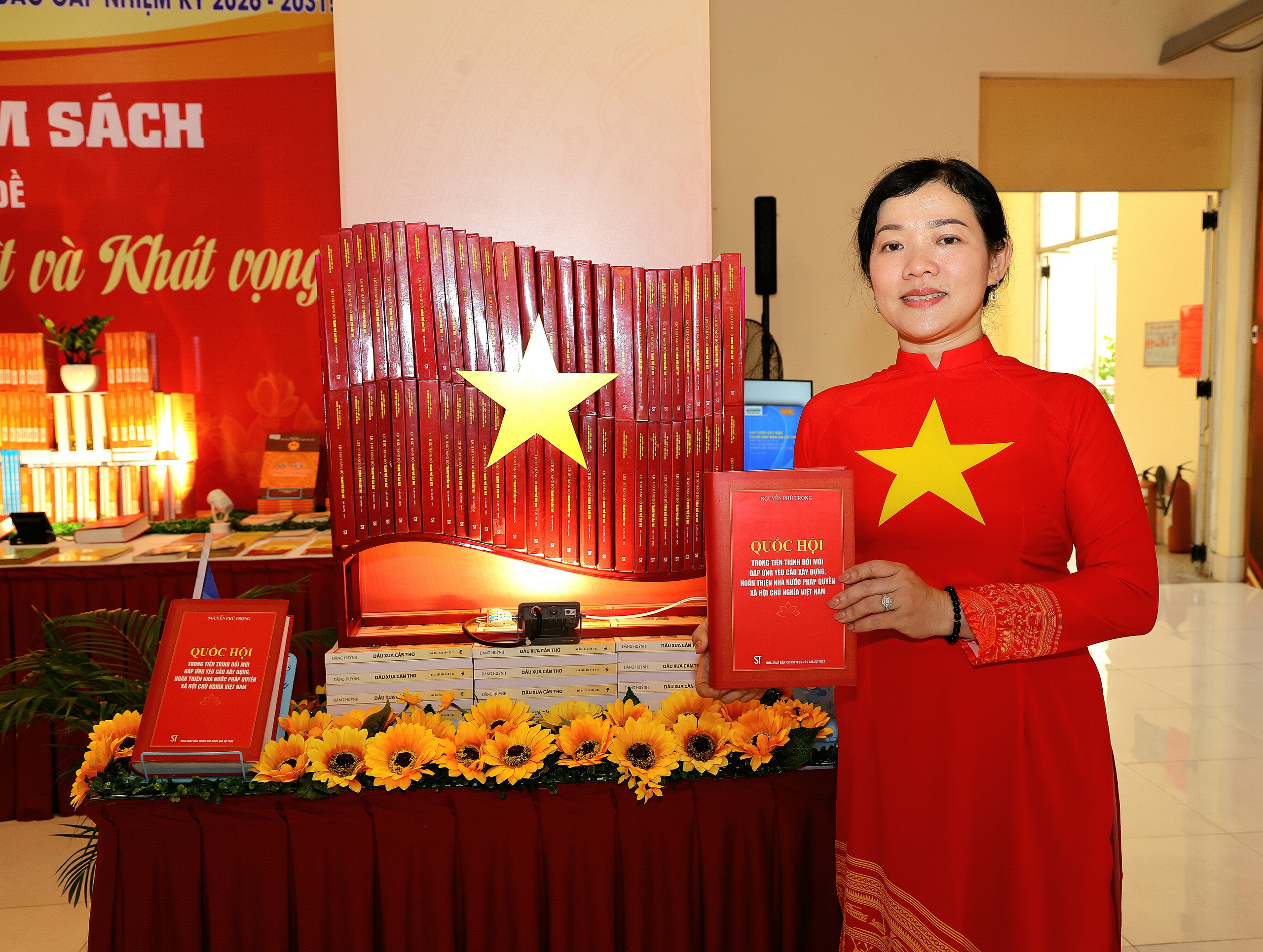 Hơn 140 tư liệu qu&yacute; về bầu cử được giới thiệu tại Cần Thơ - Ảnh 3.