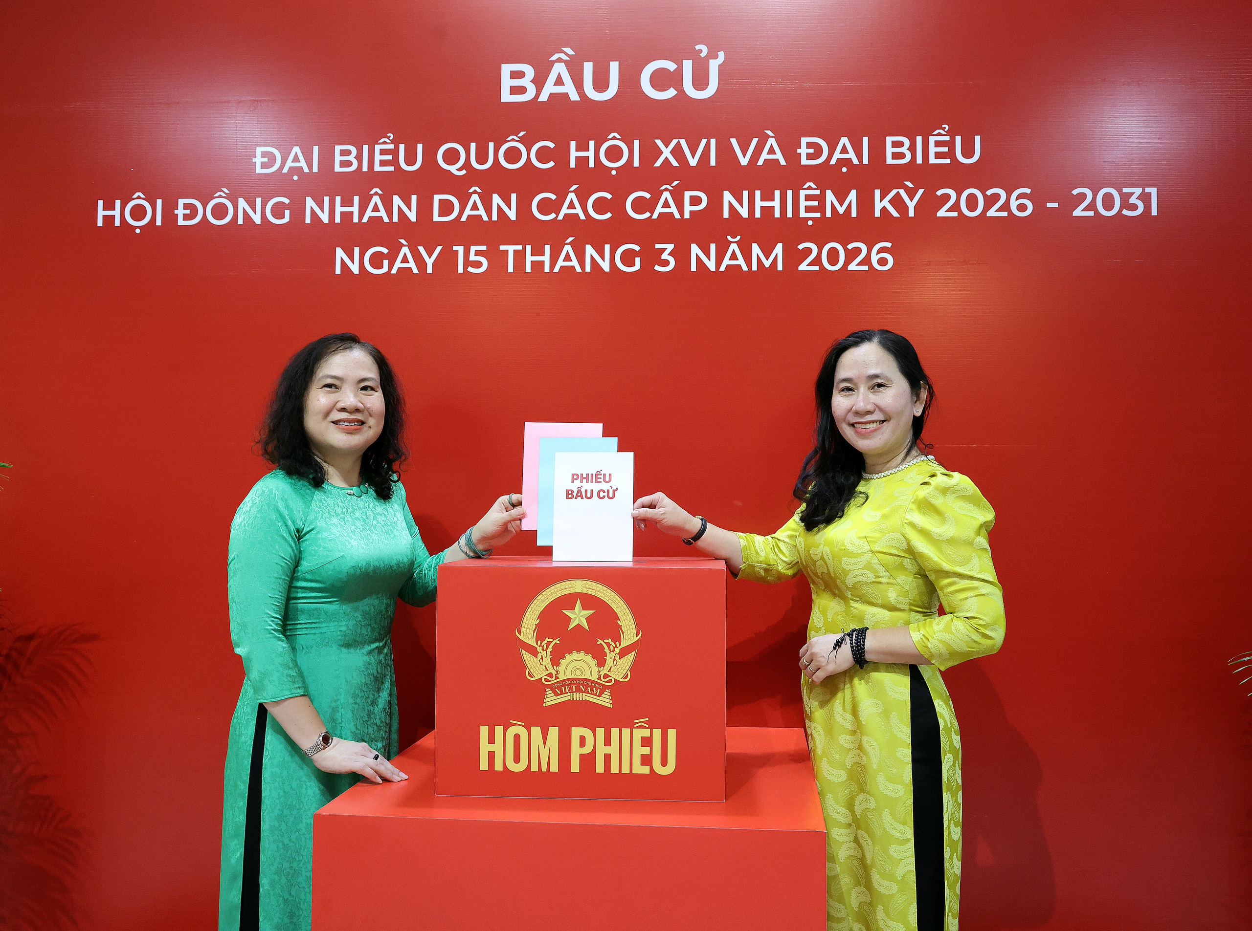 Hơn 140 tư liệu qu&yacute; về bầu cử được giới thiệu tại Cần Thơ - Ảnh 2.