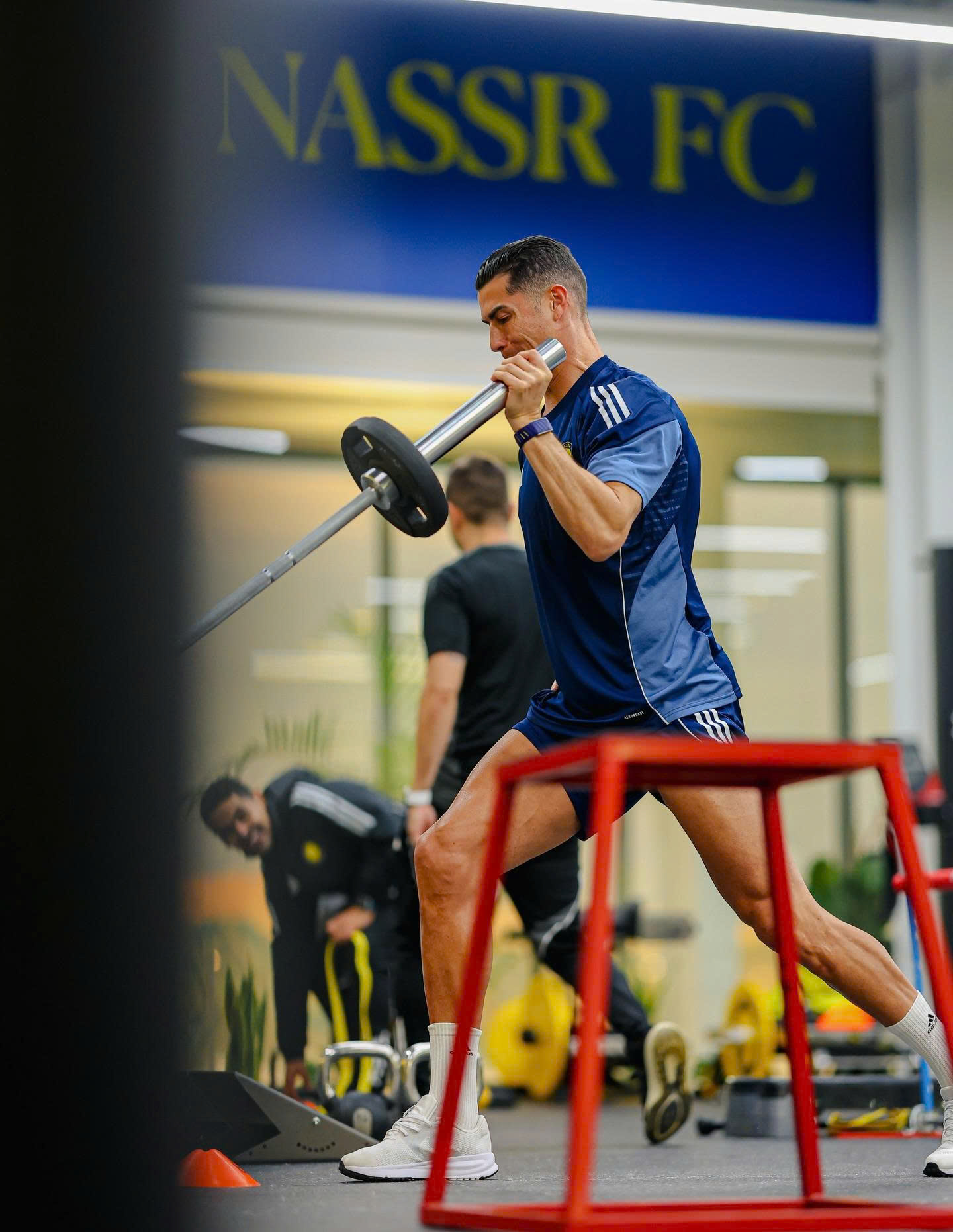 Bóng đá Tây Á tiếp tục “đóng băng”, Ronaldo vẫn ở lại Ả Rập Saudi - Ảnh 2.