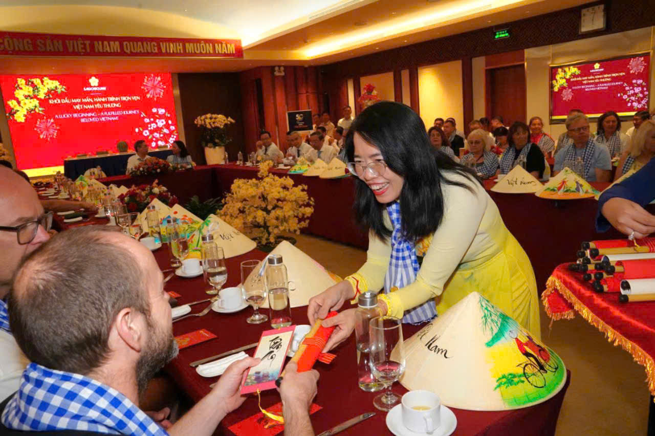Chủ tịch Saigontourist Group Nguyễn Thị &Aacute;nh Hoa:Tư duy ph&aacute;t triển du lịch trong cấu tr&uacute;c kinh tế mới - Ảnh 2.