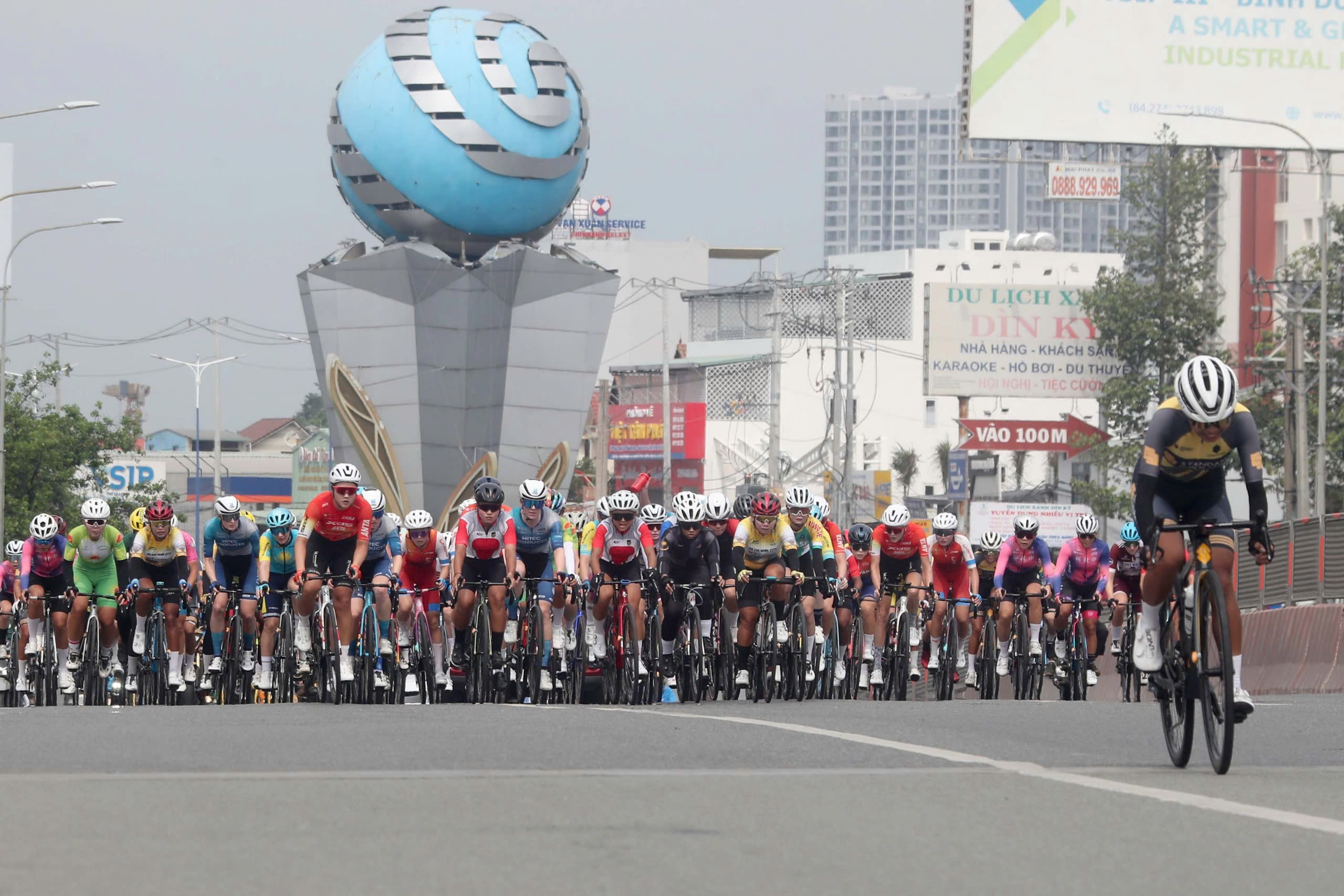 Khai màn UCI Biwase Tour of Vietnam 2026: Hai tay đua ngoại tạo bất ngờ, Nguyễn Thị Thật về thứ ba - Ảnh 3.
