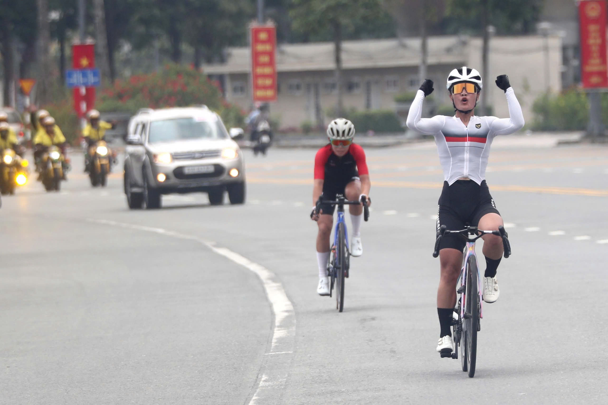 Khai màn UCI Biwase Tour of Vietnam 2026: Hai tay đua ngoại tạo bất ngờ, Nguyễn Thị Thật về thứ ba - Ảnh 7.
