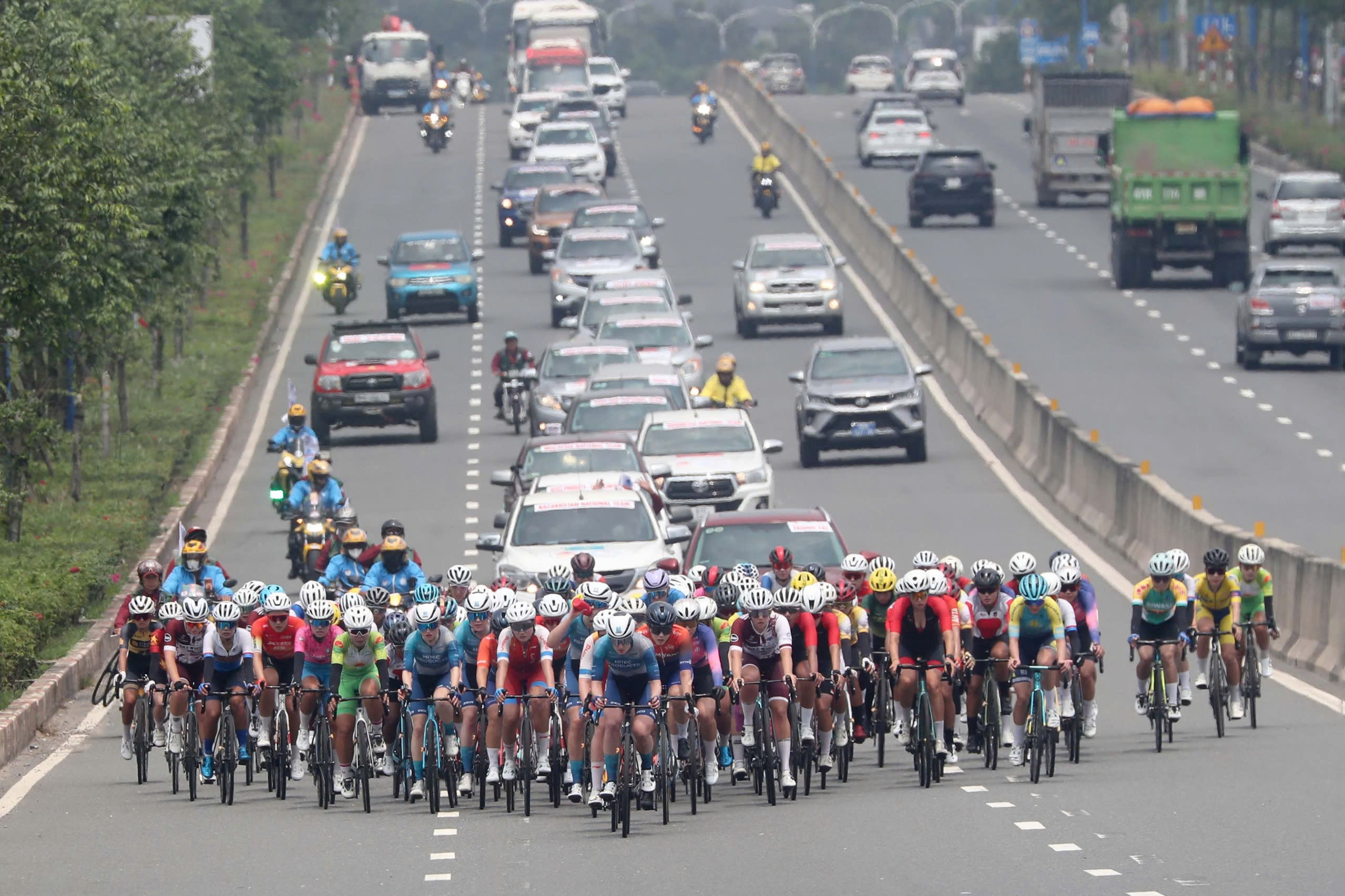 Khai màn UCI Biwase Tour of Vietnam 2026: Hai tay đua ngoại tạo bất ngờ, Nguyễn Thị Thật về thứ ba - Ảnh 6.