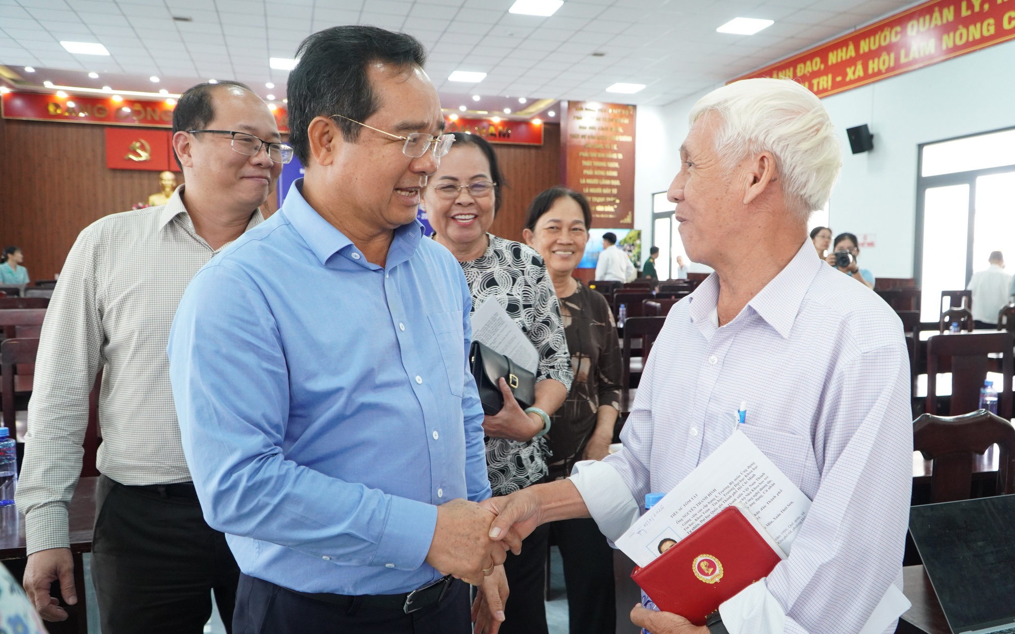Chủ tịch UBND TPHCM: Du khách đi trên đường phố an toàn