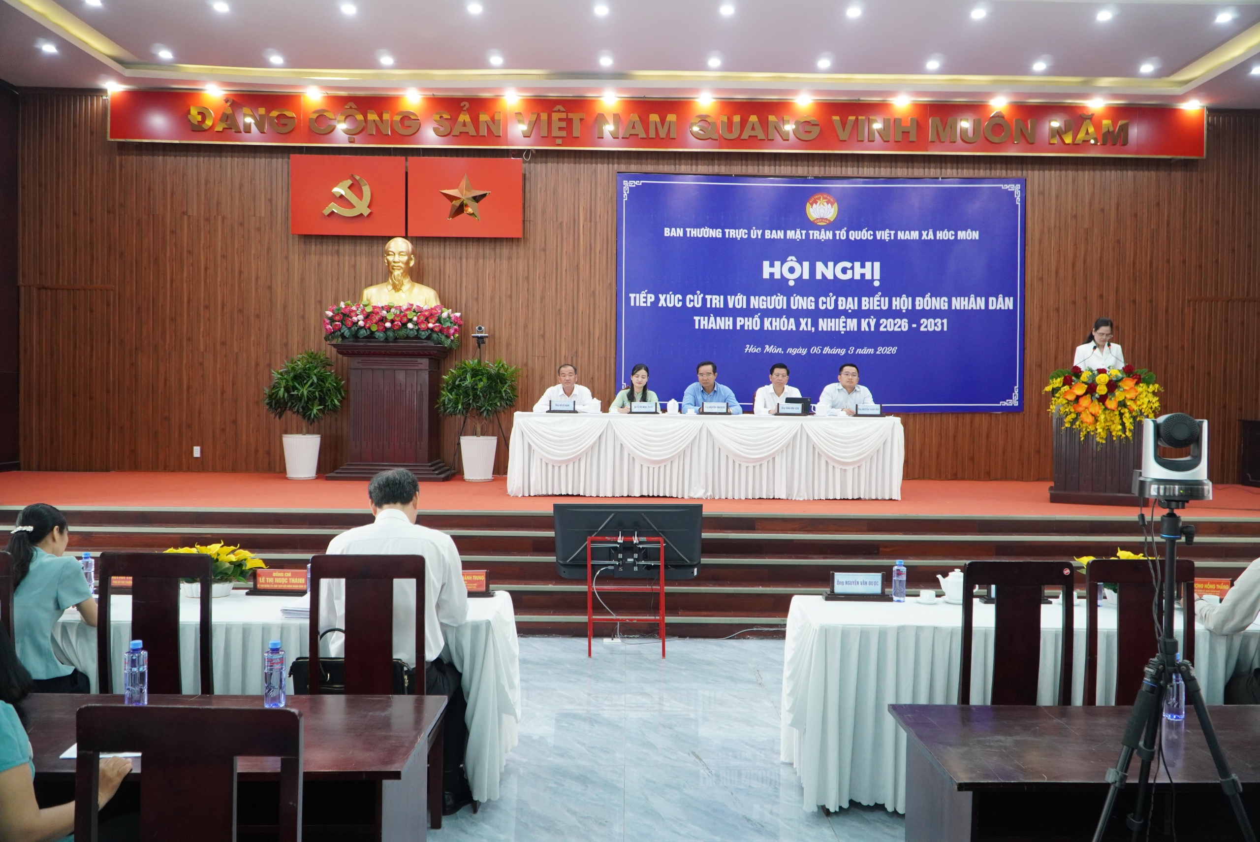 Chủ tịch UBND TPHCM: Du khách đi trên đường phố không còn dòm trước, ngó sau xem chừng cướp bóc - Ảnh 1.