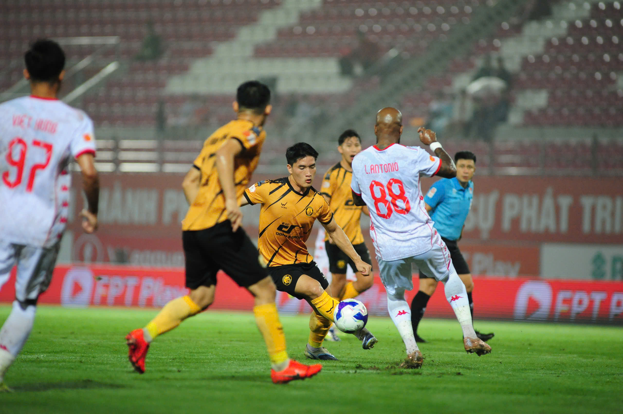 CLB Thanh H&oacute;a hướng mục ti&ecirc;u thắng v&ograve;ng 15 V-League - Ảnh 2.