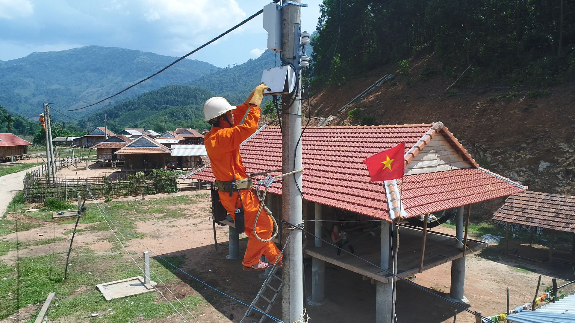 EVNCPC đảm bảo cung cấp điện an to&agrave;n, li&ecirc;n tục phục vụ bầu cử c&aacute;c cấp nhiệm kỳ 2026-2031 - Ảnh 2.