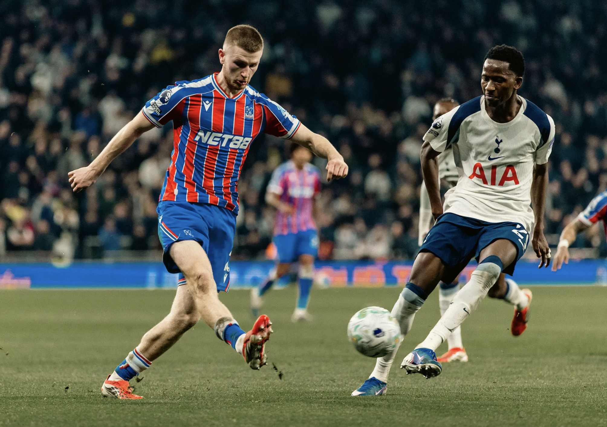 Tottenham sụp đổ 10 phút bù giờ, thua sốc Crystal Palace sân nhà - Ảnh 1.