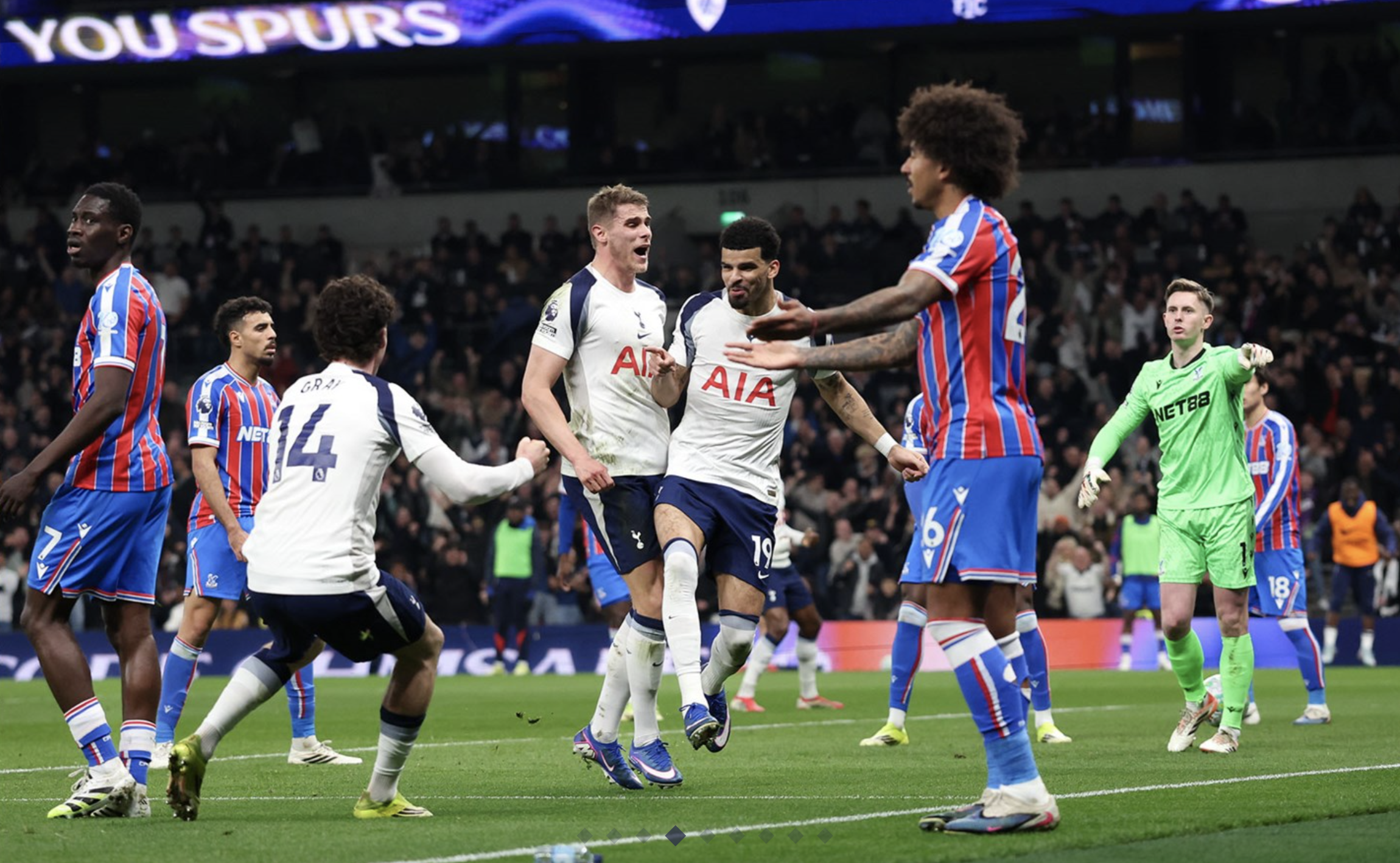 Tottenham sụp đổ 10 phút bù giờ, thua sốc Crystal Palace sân nhà - Ảnh 2.