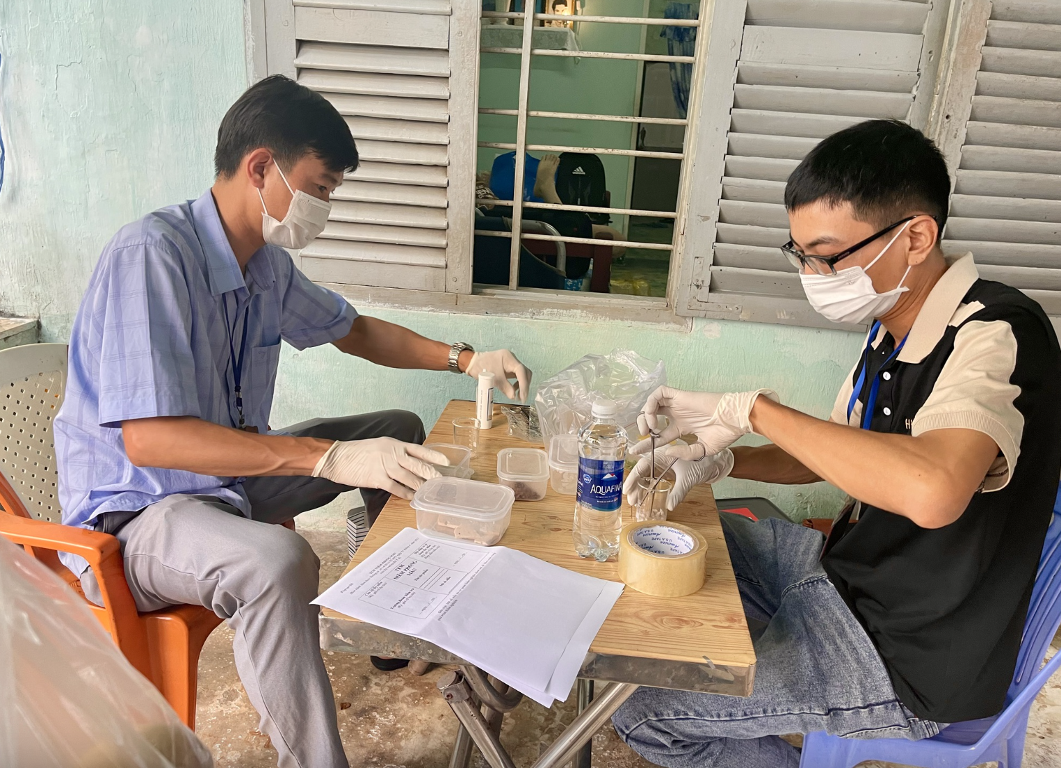 Vụ ngộ độc bánh mì "không tên" số người nhập viện lên 79 người - Ảnh 1.