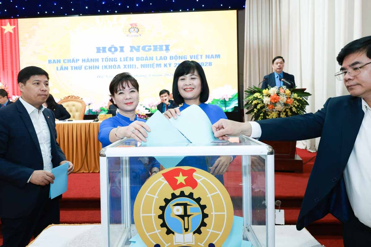 &Ocirc;ng Nguyễn Anh Tuấn: Đem hết sức m&igrave;nh để phục vụ giai cấp c&ocirc;ng nh&acirc;n, đo&agrave;n vi&ecirc;n, người lao động - Ảnh 2.