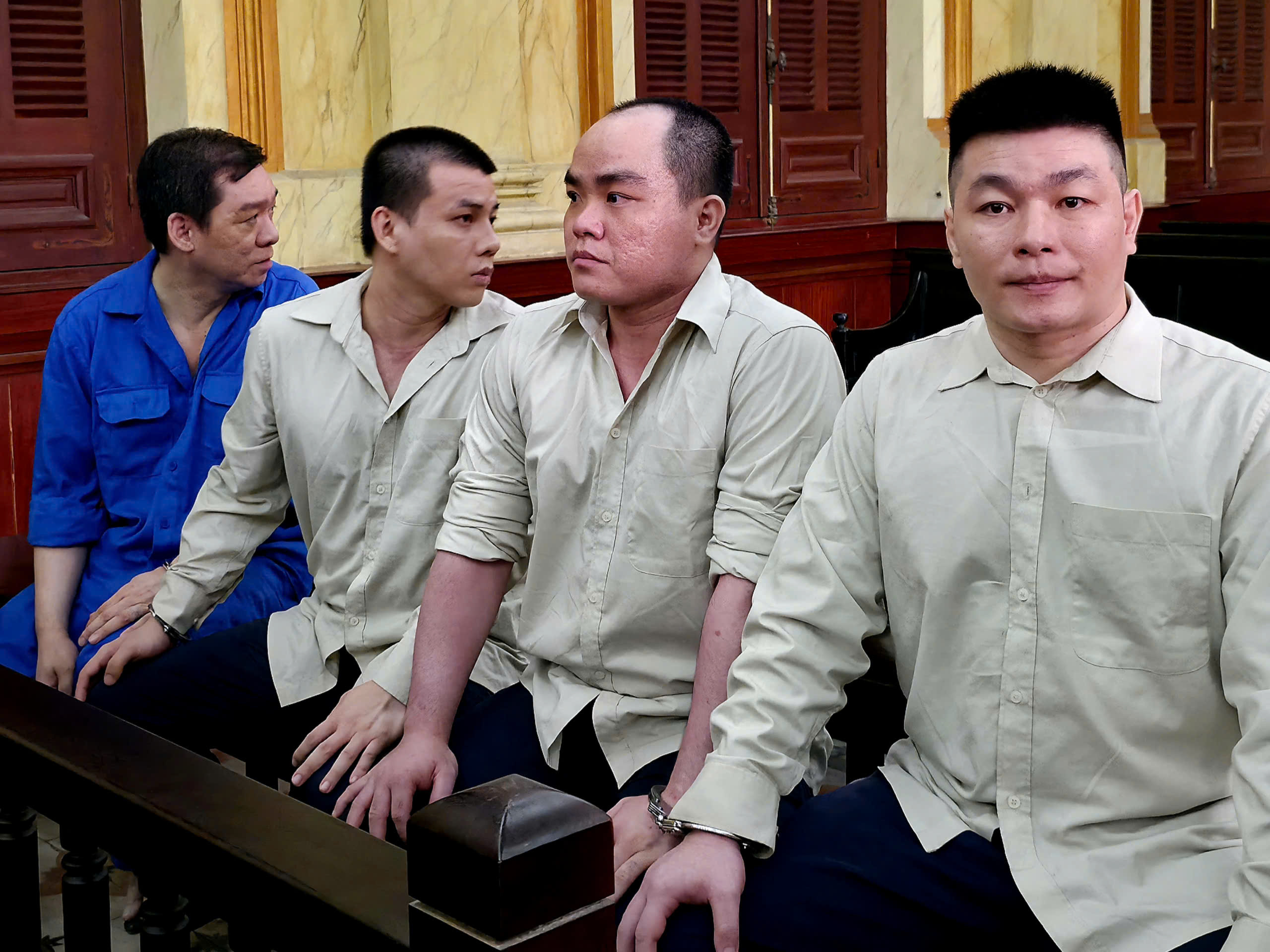 Vụ giám đốc ngân hàng bị "trùm" tín dụng đen gí súng vào đầu: Bất ngờ phản cung - Ảnh 1.