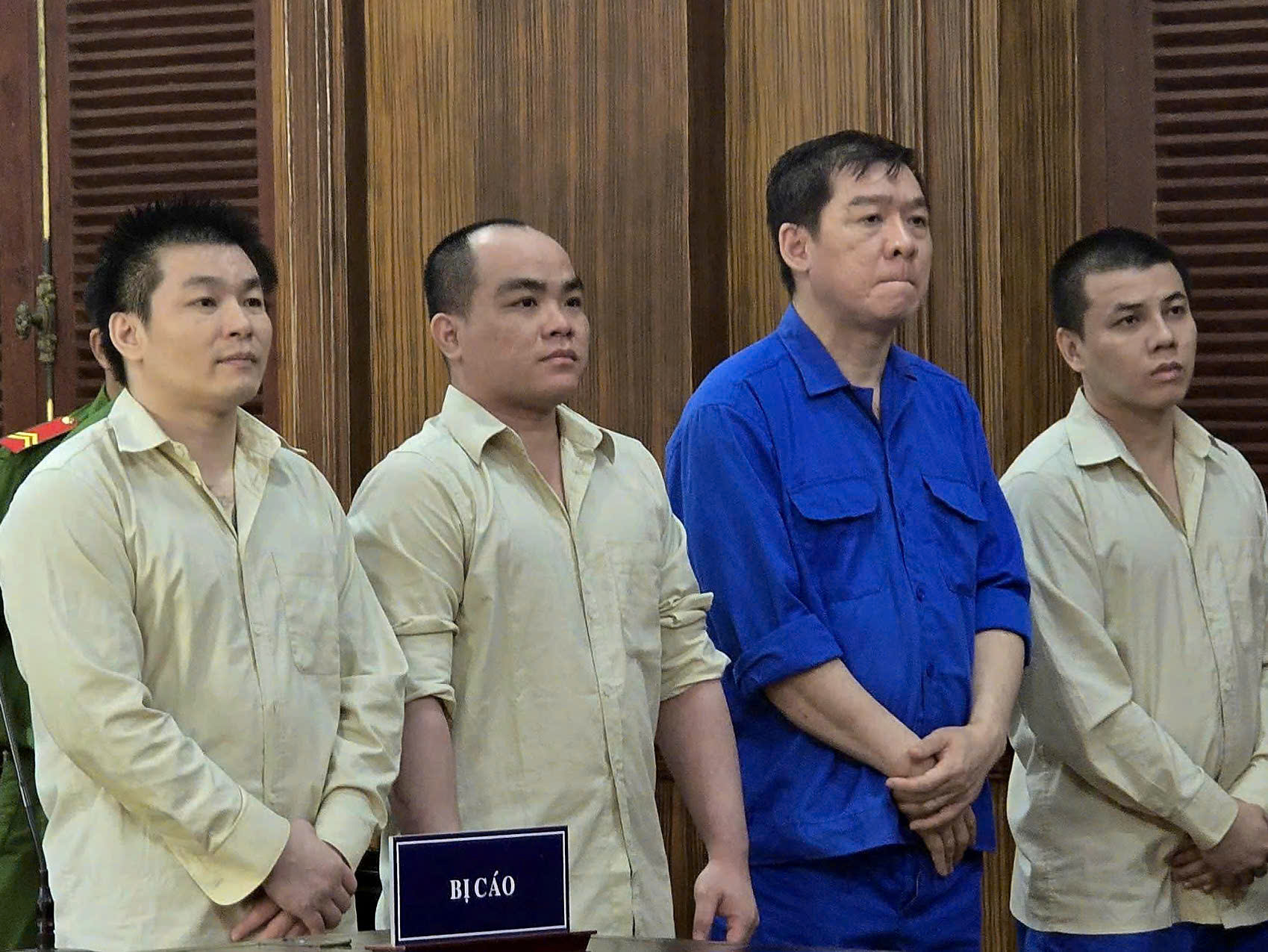 Vụ giám đốc ngân hàng bị "trùm" tín dụng đen gí súng vào đầu: Bất ngờ phản cung - Ảnh 2.