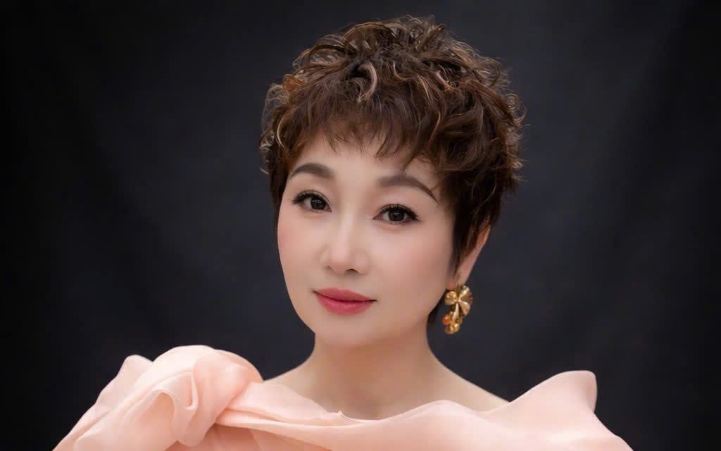 Nghệ sĩ Đức Xuân trao quà từ thiện và tham dự Lễ hội tại Cần Thơ