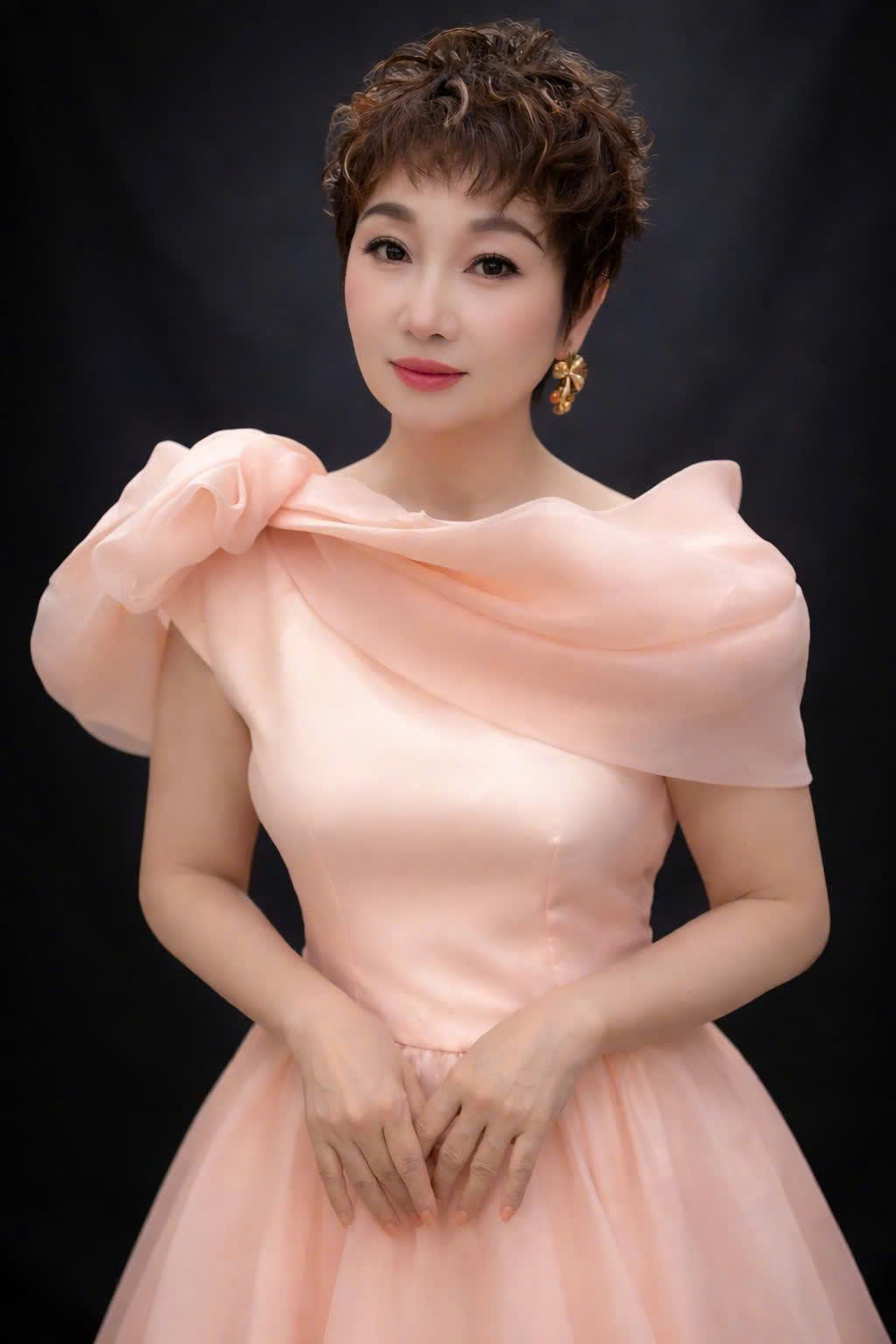Nghệ sĩ Đức Xu&acirc;n trao qu&agrave; từ thiện v&agrave; tham dự Lễ hội tại Cần Thơ - Ảnh 3.