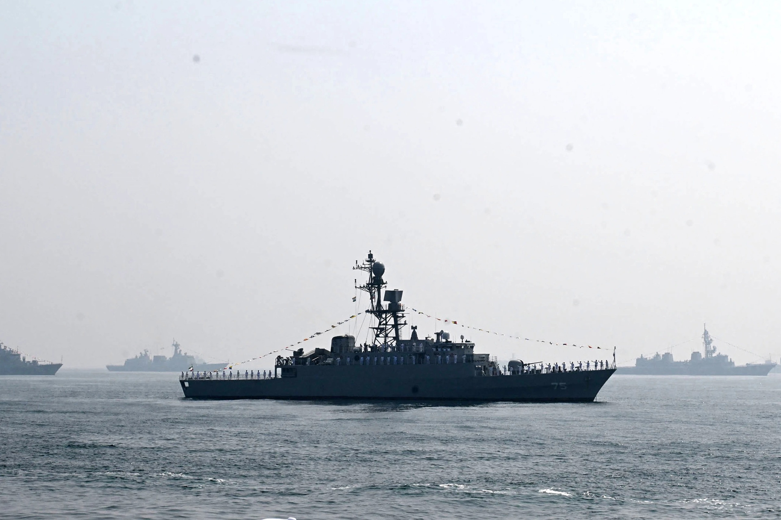 Sri Lanka vớt 87 thi thể từ t&agrave;u chiến Iran bị t&agrave;u ngầm Mỹ đ&aacute;nh ch&igrave;m - Ảnh 2.