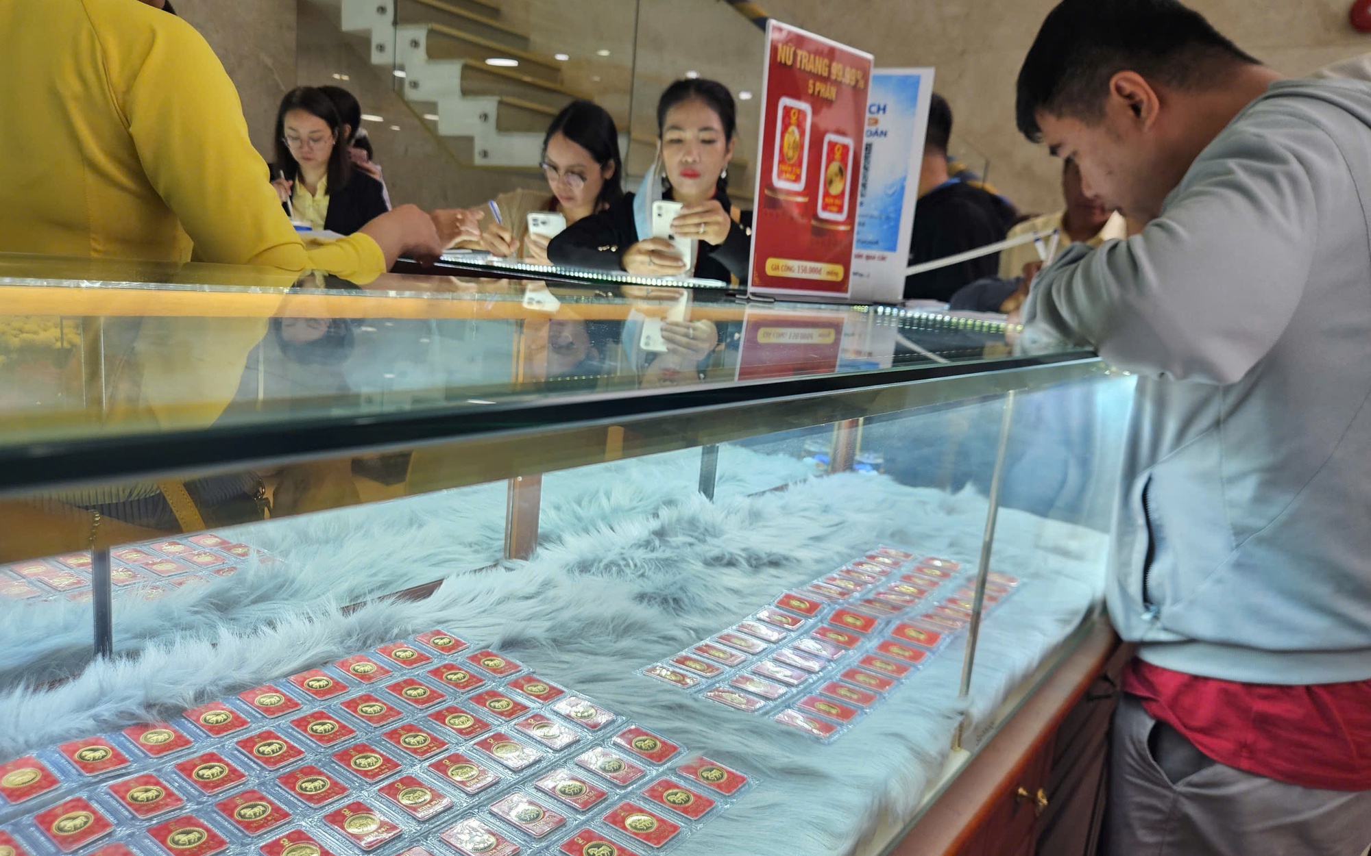 Sáng 5-3, giá vàng miếng SJC mất hơn 6 triệu đồng trong vài ngày