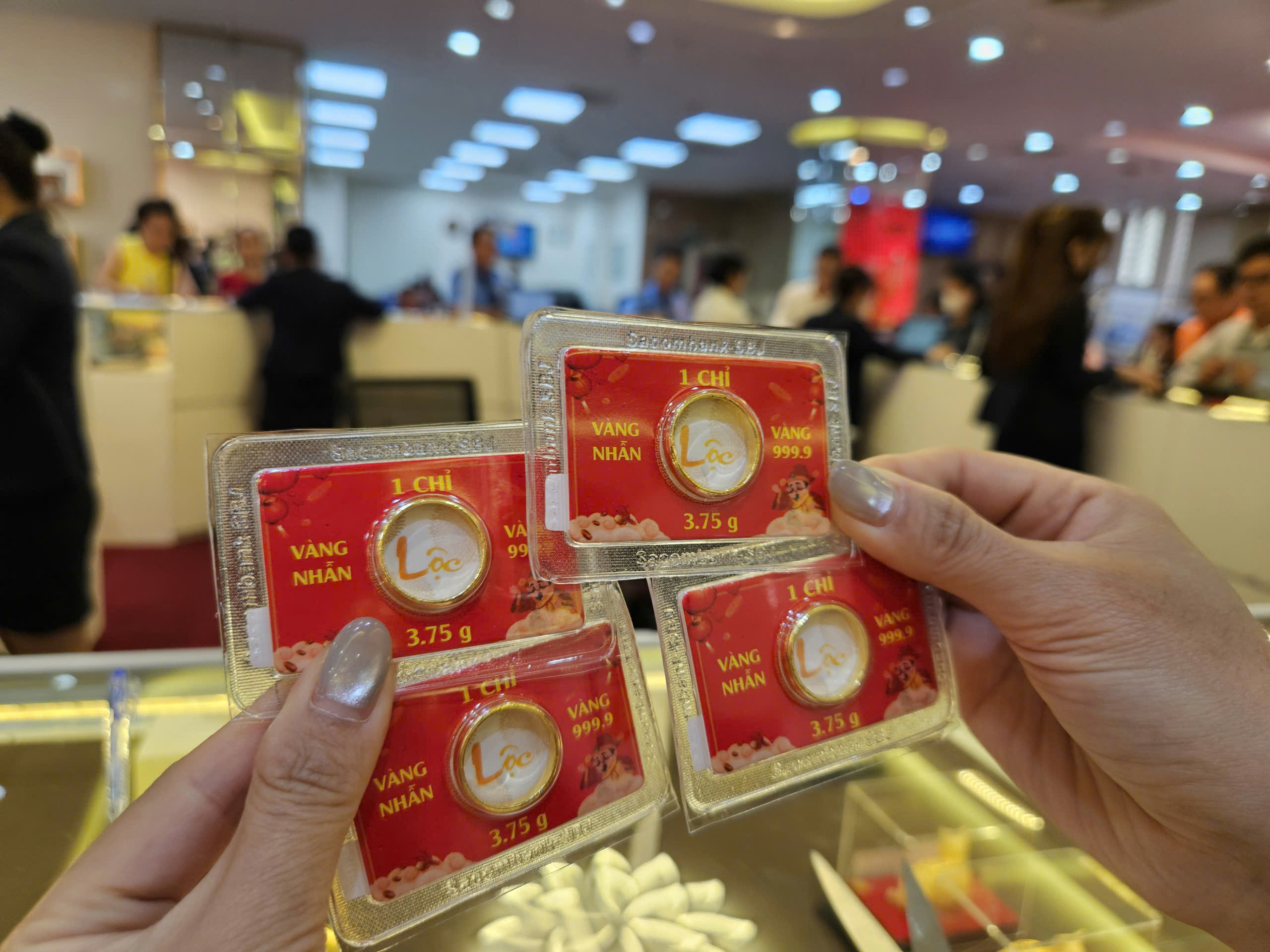 Gi&aacute; v&agrave;ng miếng SJC 2026 tăng trở lại giữa l&uacute;c gi&aacute; thế giới giảm mạnh - Ảnh 2.