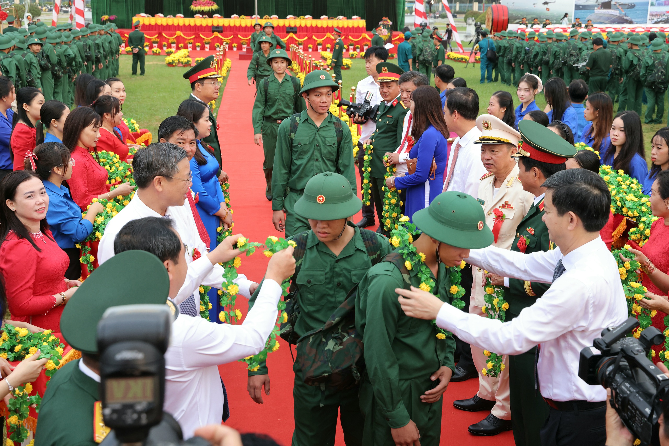 Thông điệp của Chủ tịch UBND TP Cần Thơ tại lễ giao nhận quân 2026 - Ảnh 3.