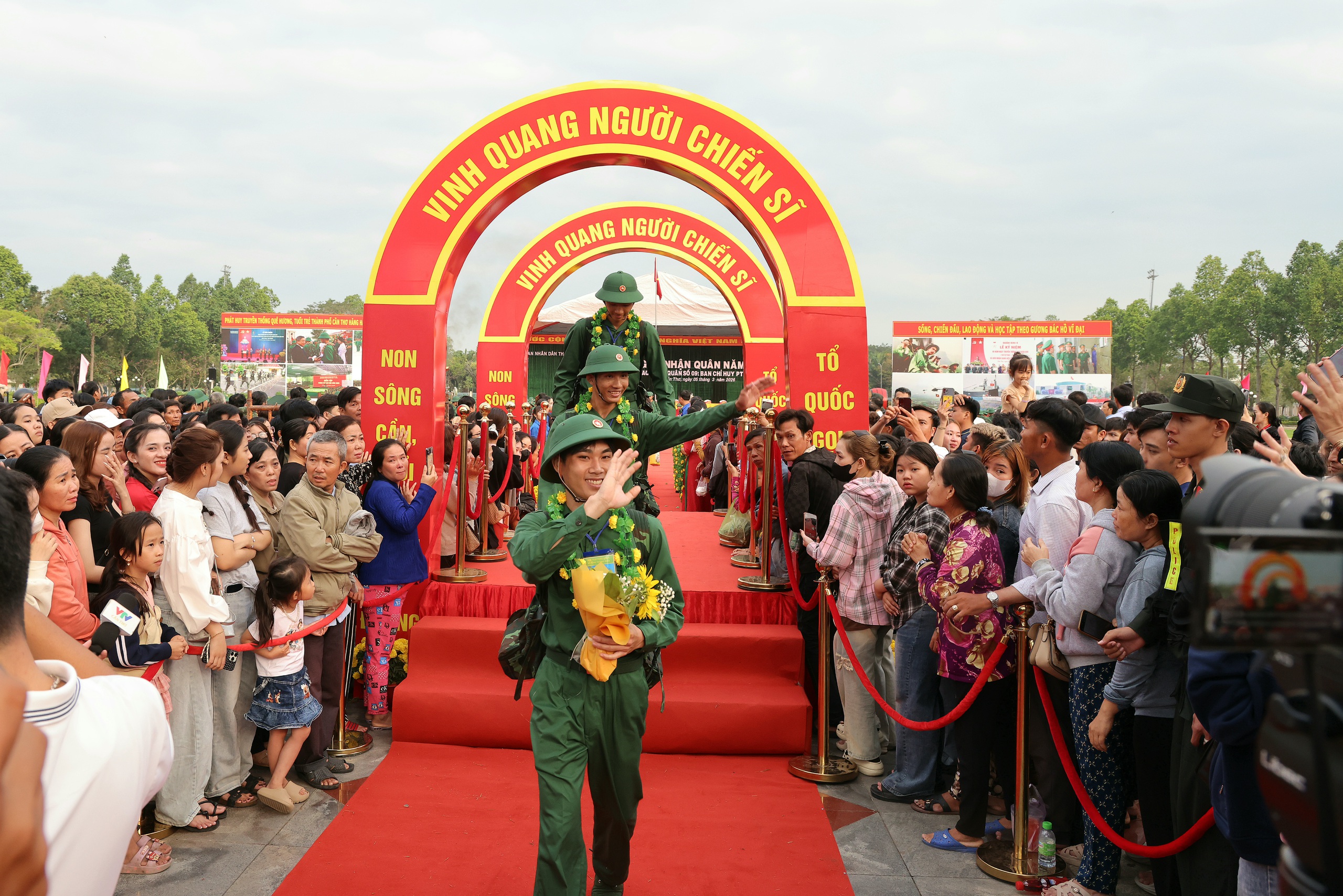 Thông điệp của Chủ tịch UBND TP Cần Thơ tại lễ giao nhận quân 2026 - Ảnh 10.
