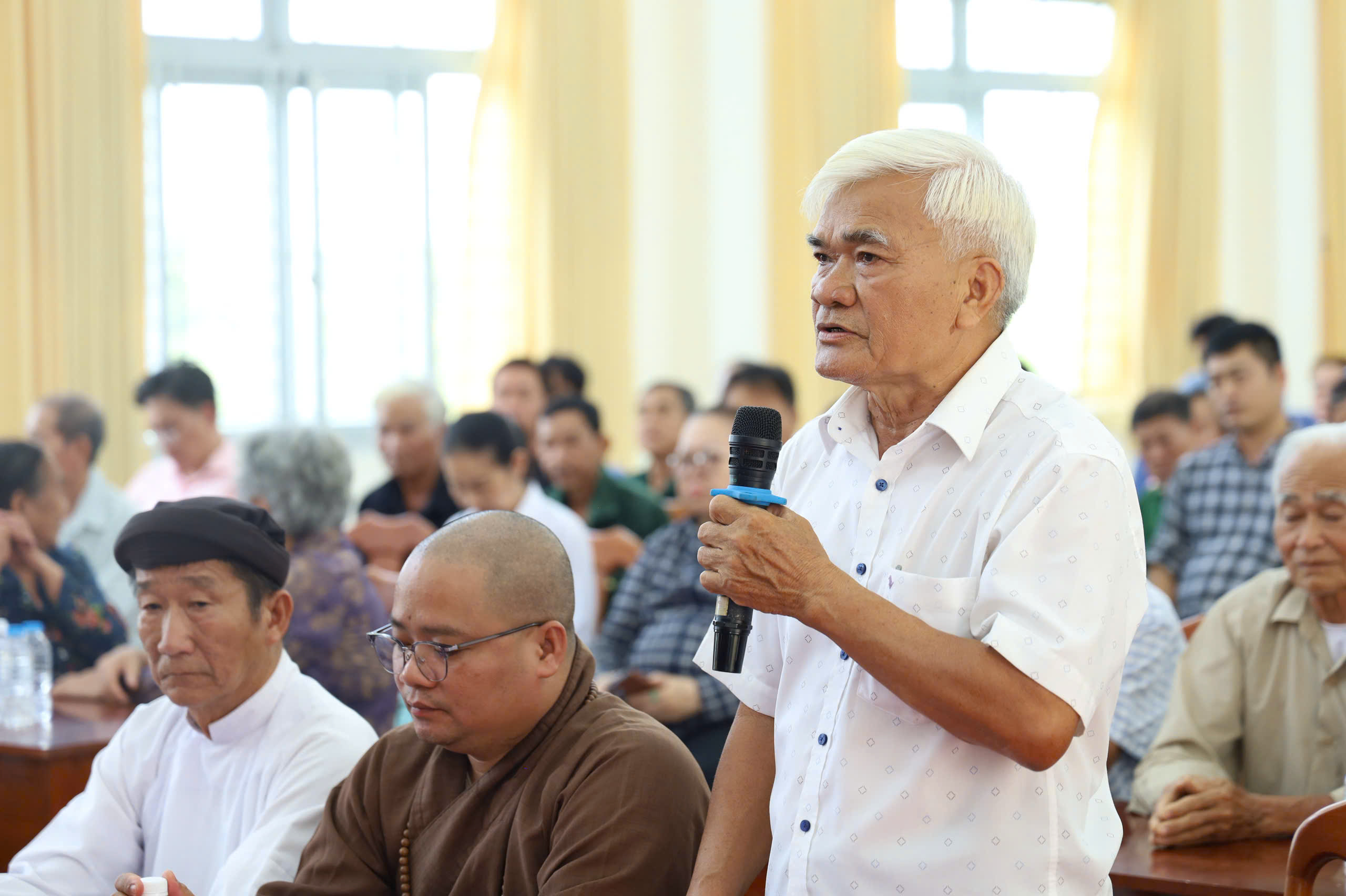 Cử tri x&atilde; Hưng Long kiến nghị nhiều vấn đề nhằm th&uacute;c đẩy ph&aacute;t triển kinh tế địa phương - Ảnh 2.