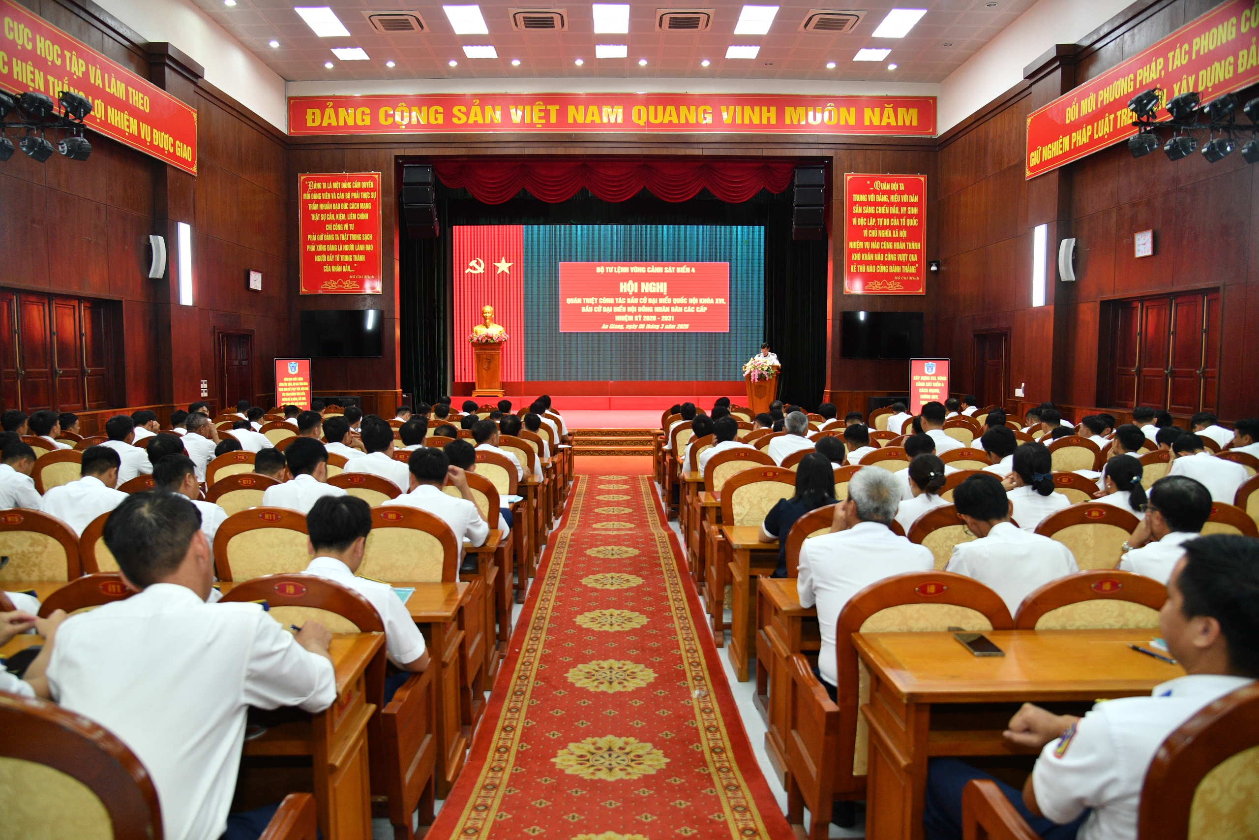 Bộ Tư lệnh Vùng Cảnh sát biển 4 sẵn sàng cho "Ngày hội non sông" - Ảnh 1.