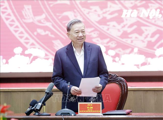 Tổng B&iacute; thư T&ocirc; L&acirc;m c&ocirc;ng bố quyết định kiểm tra Ban Thường vụ Th&agrave;nh ủy H&agrave; Nội 2026 - Ảnh 1.