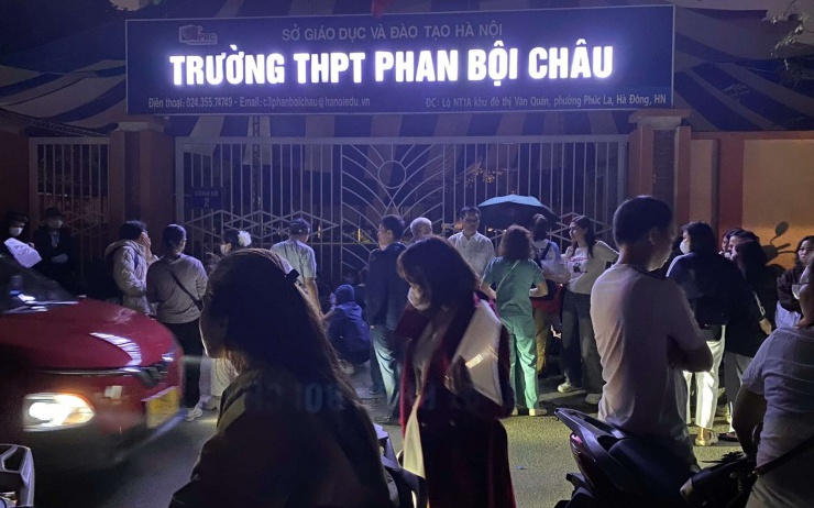 Lại "chen nhau" vào lớp 10