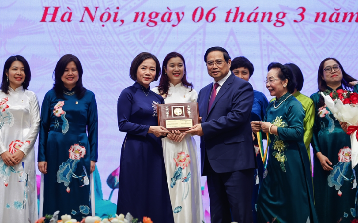 Thủ tướng trao giải thưởng Kovalevskaia cho nữ viện trưởng