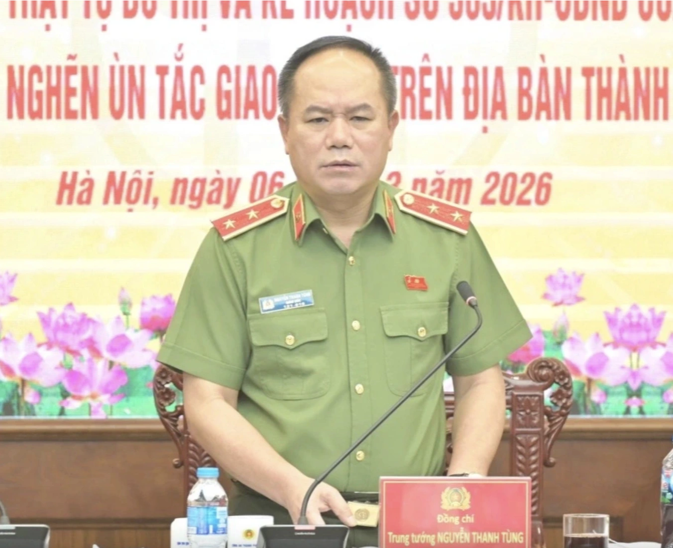 Gi&aacute;m đốc C&ocirc;ng an H&agrave; Nội y&ecirc;u cầu xử l&yacute; nghi&ecirc;m Trưởng C&ocirc;ng an phường nếu lấn chiếm vỉa h&egrave; - Ảnh 1.