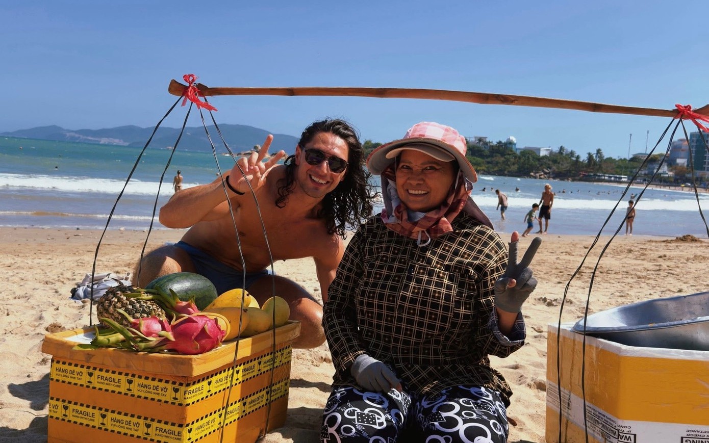 Người bán hàng rong ở Nha Trang gây sốt toàn cầu