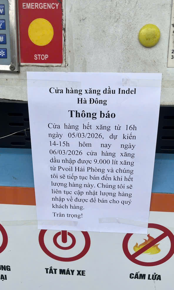 Cửa hàng xăng dầu Hà Nội bán lại sau thời gian khan hiếm xăng - Ảnh 1.