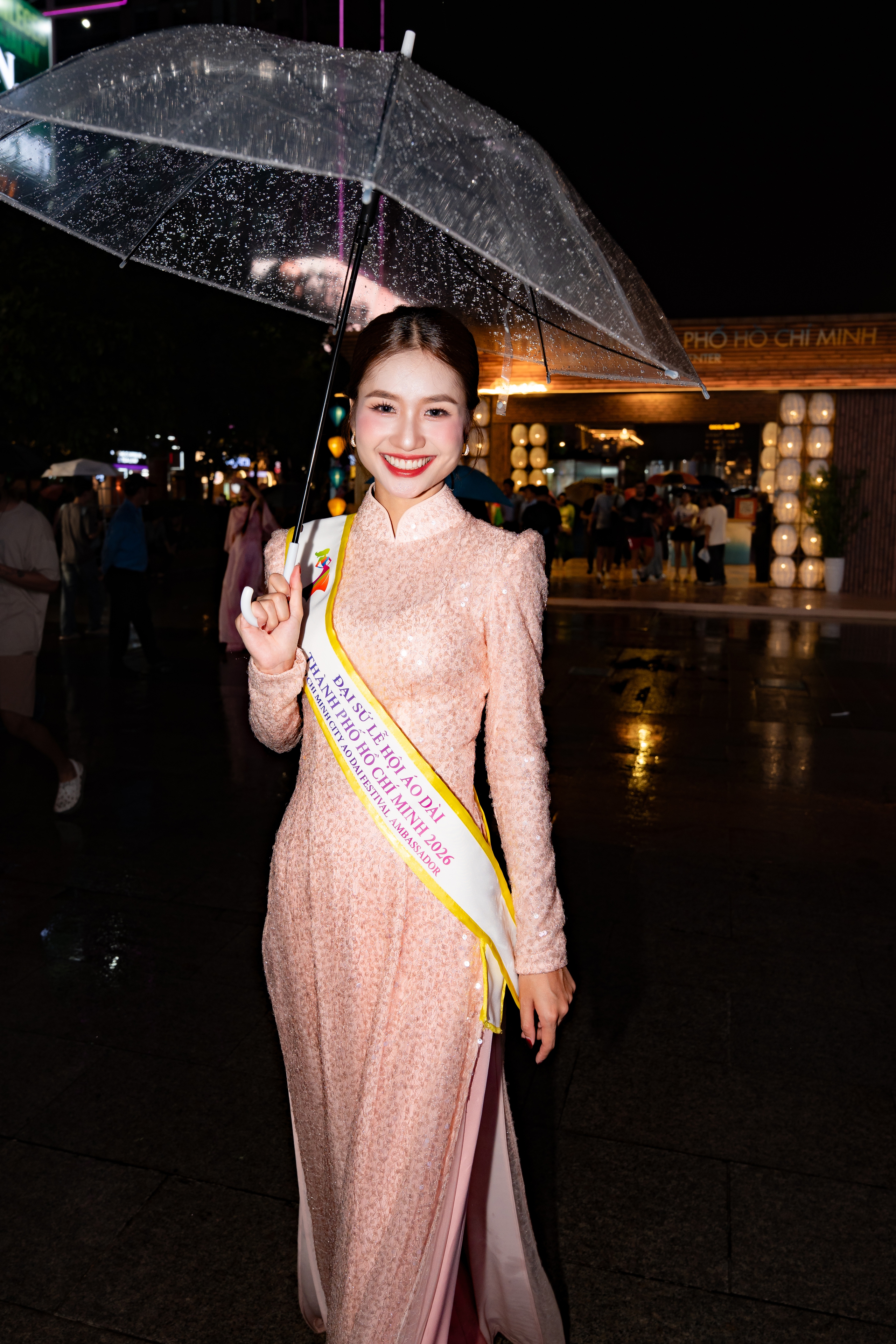 Mặc áo dài đẹp như Nguyễn Thanh Hà - Ảnh 7.