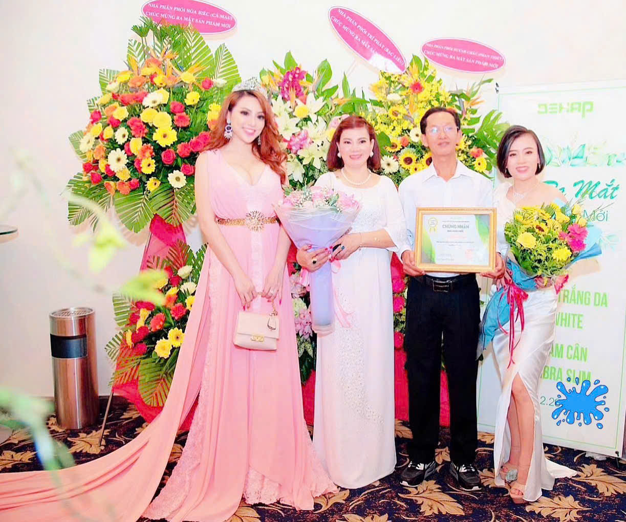 Hoa hậu Jenny Tuyến diện v&aacute;y hoa khoe vẻ đẹp ngọt ng&agrave;o - Ảnh 4.