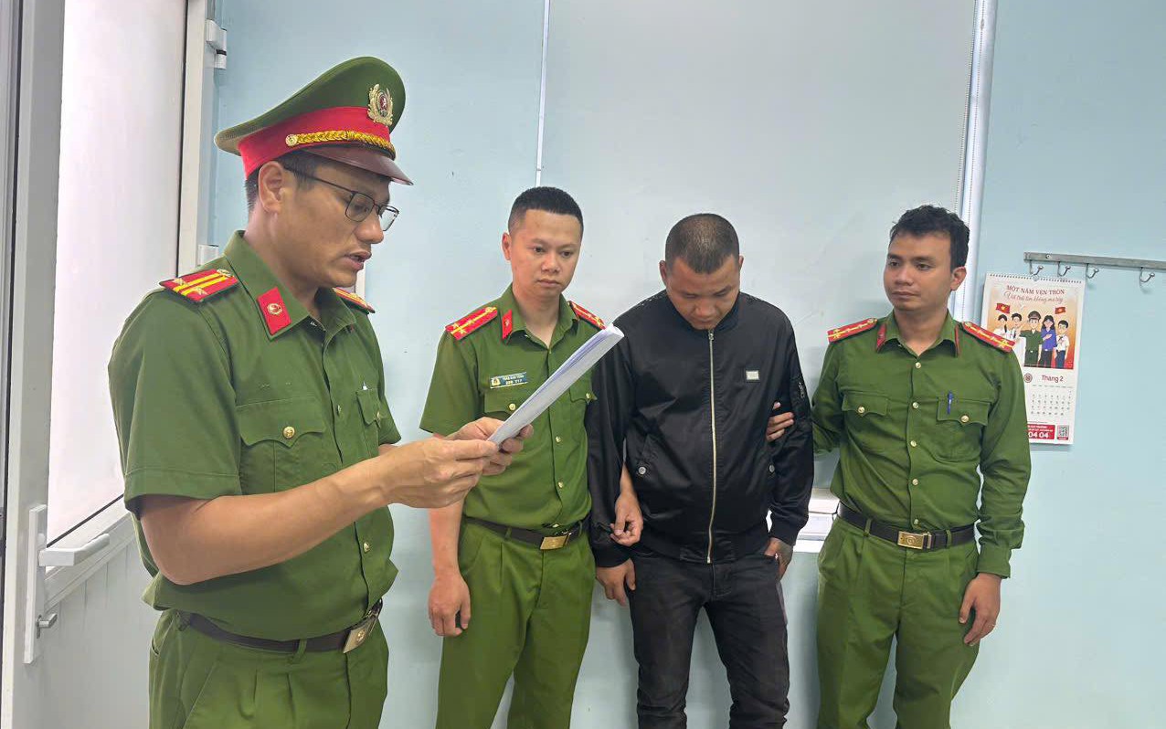 Nam thanh niên bị bắt ngay trong cuộc nhậu với bạn bè ở Quảng Trị