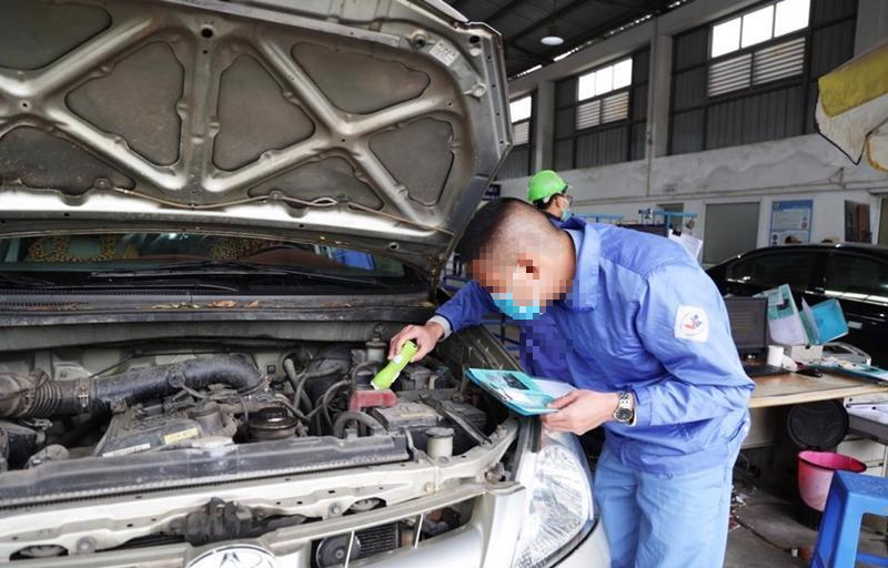 Siết điều kiện cấp chứng chỉ đăng kiểm vi&ecirc;n phương tiện giao th&ocirc;ng đường bộ - Ảnh 1.