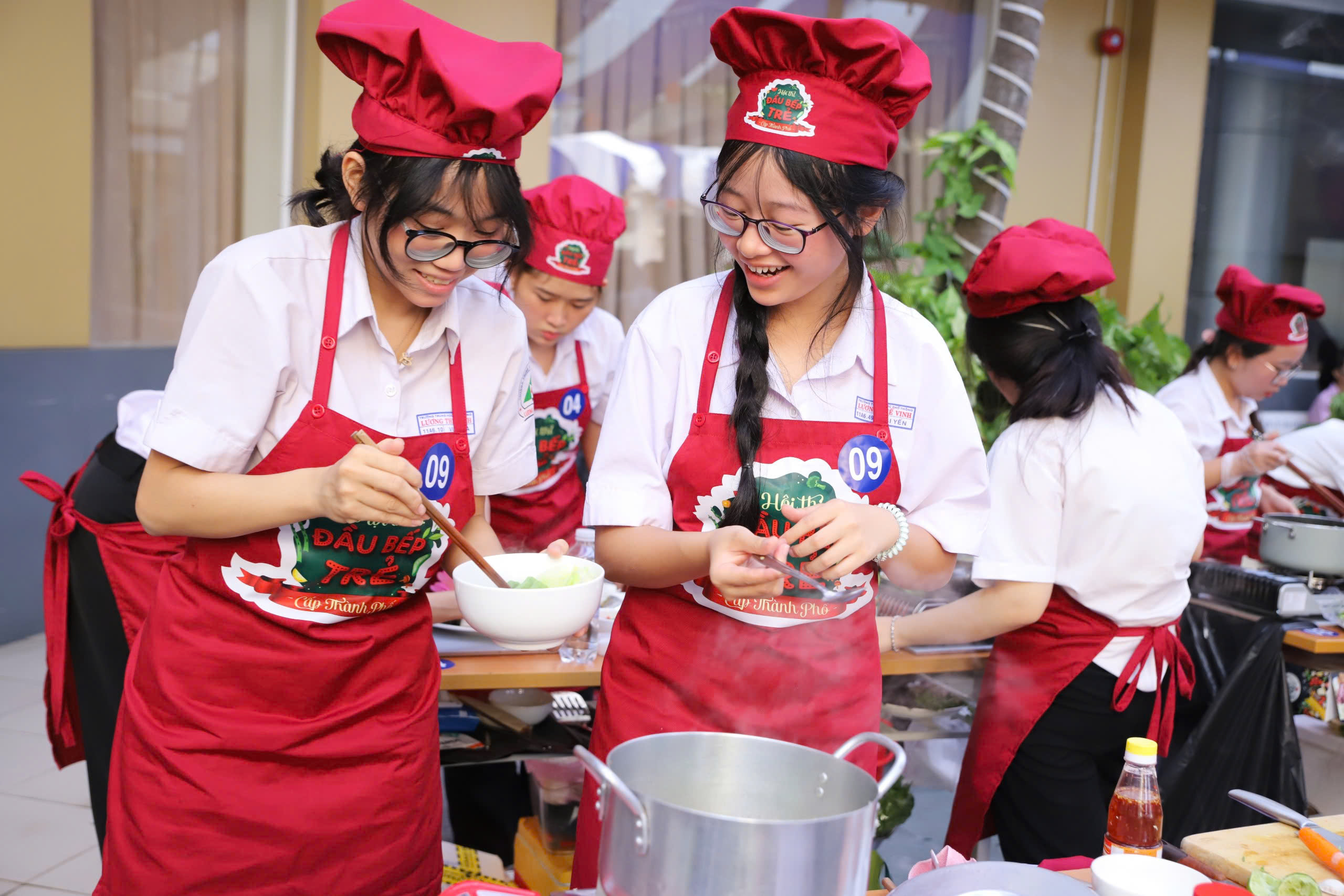 Hàng trăm học sinh tranh tài tại Hội thi "Khéo tay kỹ thuật" cấp thành phố - Ảnh 1.