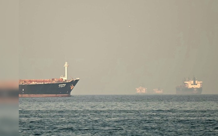 "Thách" Mỹ bảo vệ tàu dầu qua eo biển Hormuz, Iran biết rõ hải quân Mỹ không đủ sức?