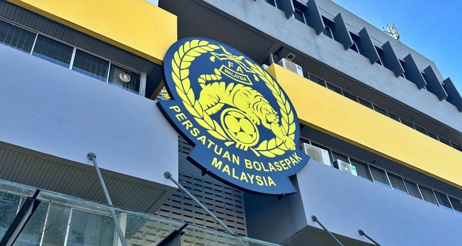 Vụ nhập tịch &ldquo;lậu&rdquo; của Malaysia: Ph&aacute;t biểu g&acirc;y tranh c&atilde;i của l&atilde;nh đạo AFC - Ảnh 1.