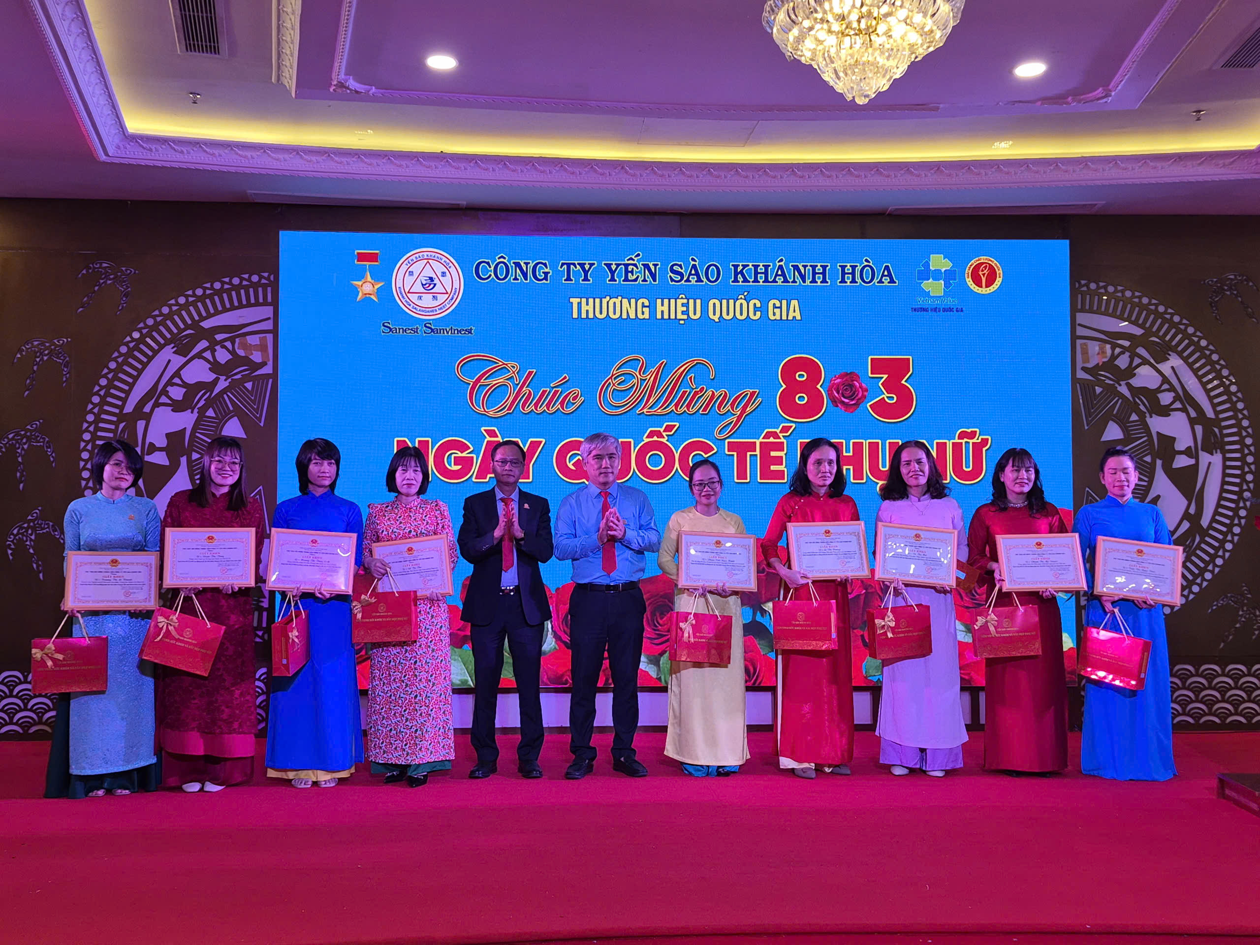 Công ty Yến Sào Khánh Hòa tôn vinh nữ lao động - Ảnh 3.