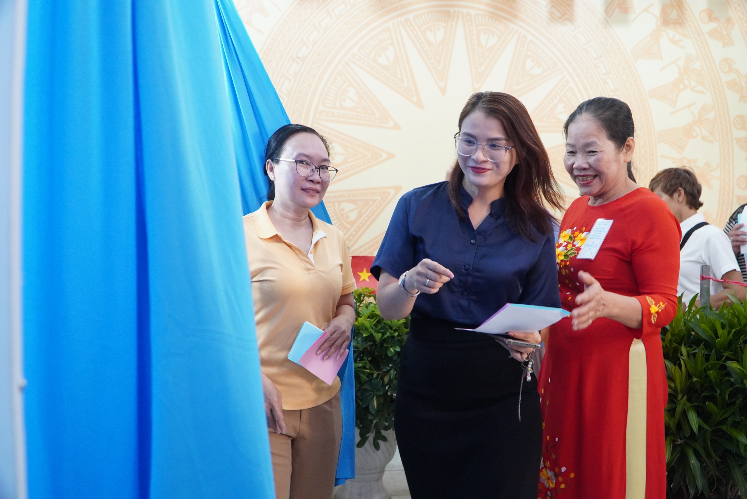 Cận cảnh buổi bầu cử thử nghiệm tại phường Diên Hồng, TPHCM - Ảnh 6.