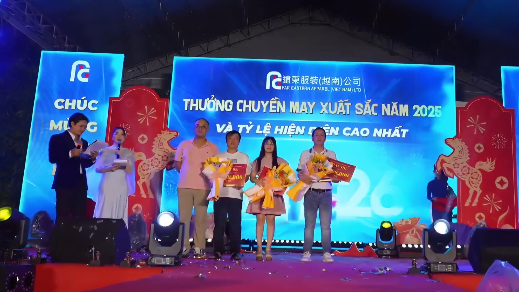 Một doanh nghiệp ở TPHCM đ&atilde;i hơn 160 b&agrave;n tiệc, cho c&ocirc;ng nh&acirc;n bốc thăm Iphone 17, xe m&aacute;y - Ảnh 3.