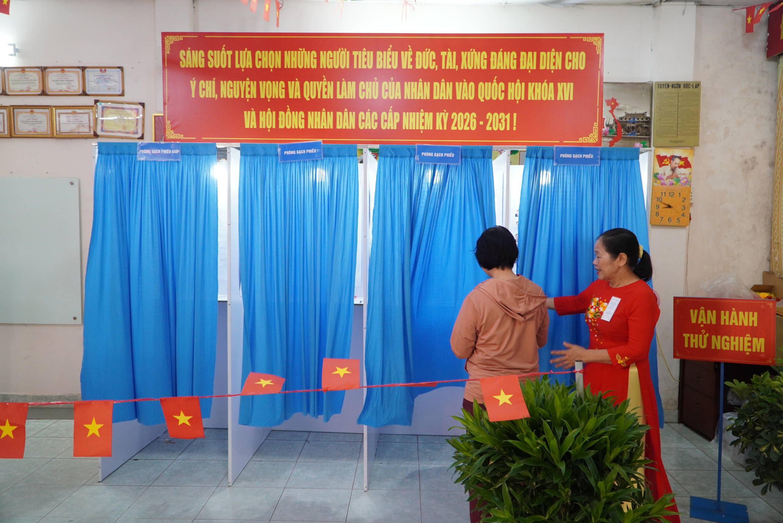 Cận cảnh buổi bầu cử thử nghiệm tại phường Diên Hồng, TPHCM - Ảnh 5.