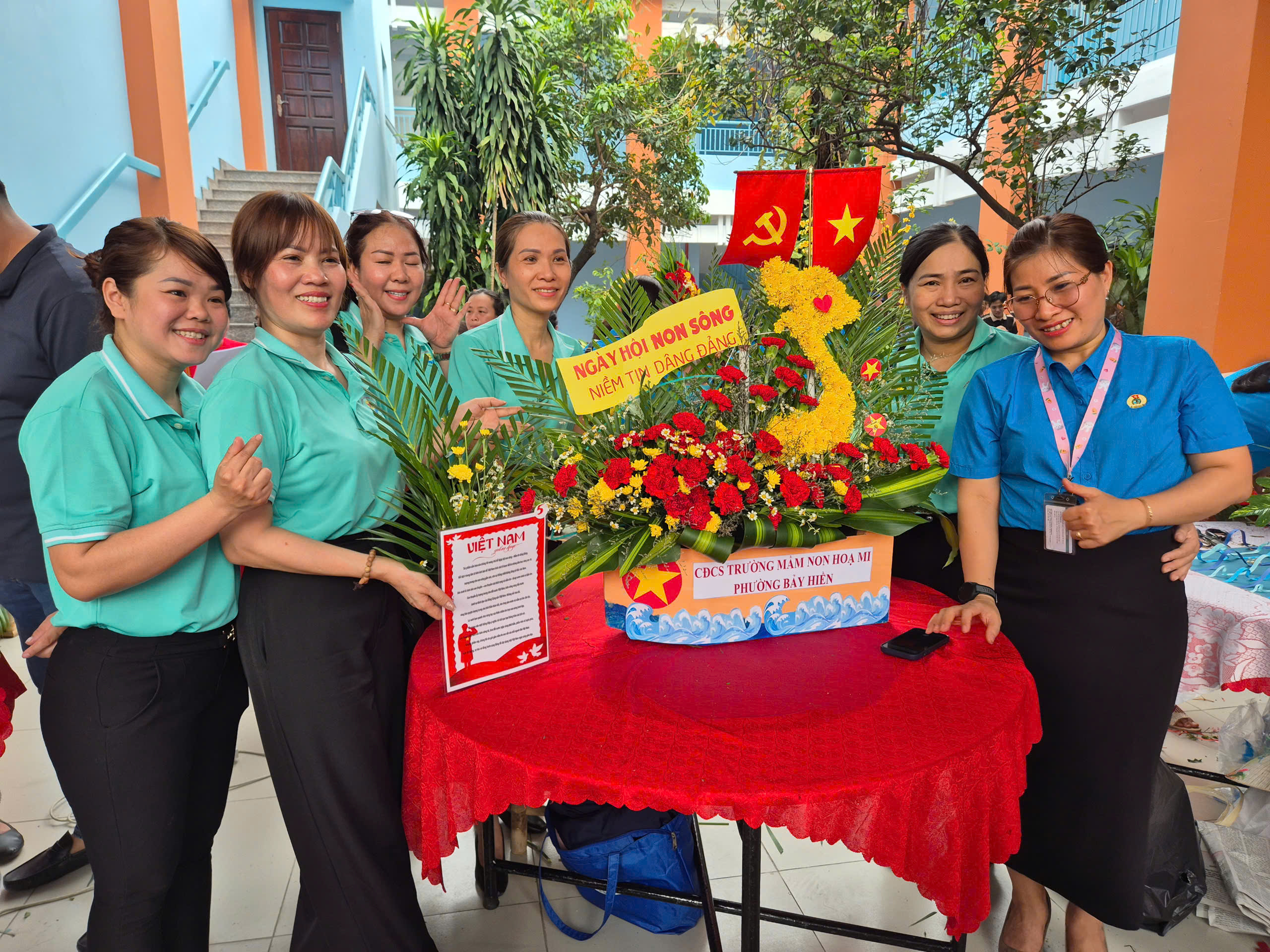 Nhiều hoạt động chăm lo ý nghĩa cho lao động nữ dịp 8-3 - Ảnh 6.