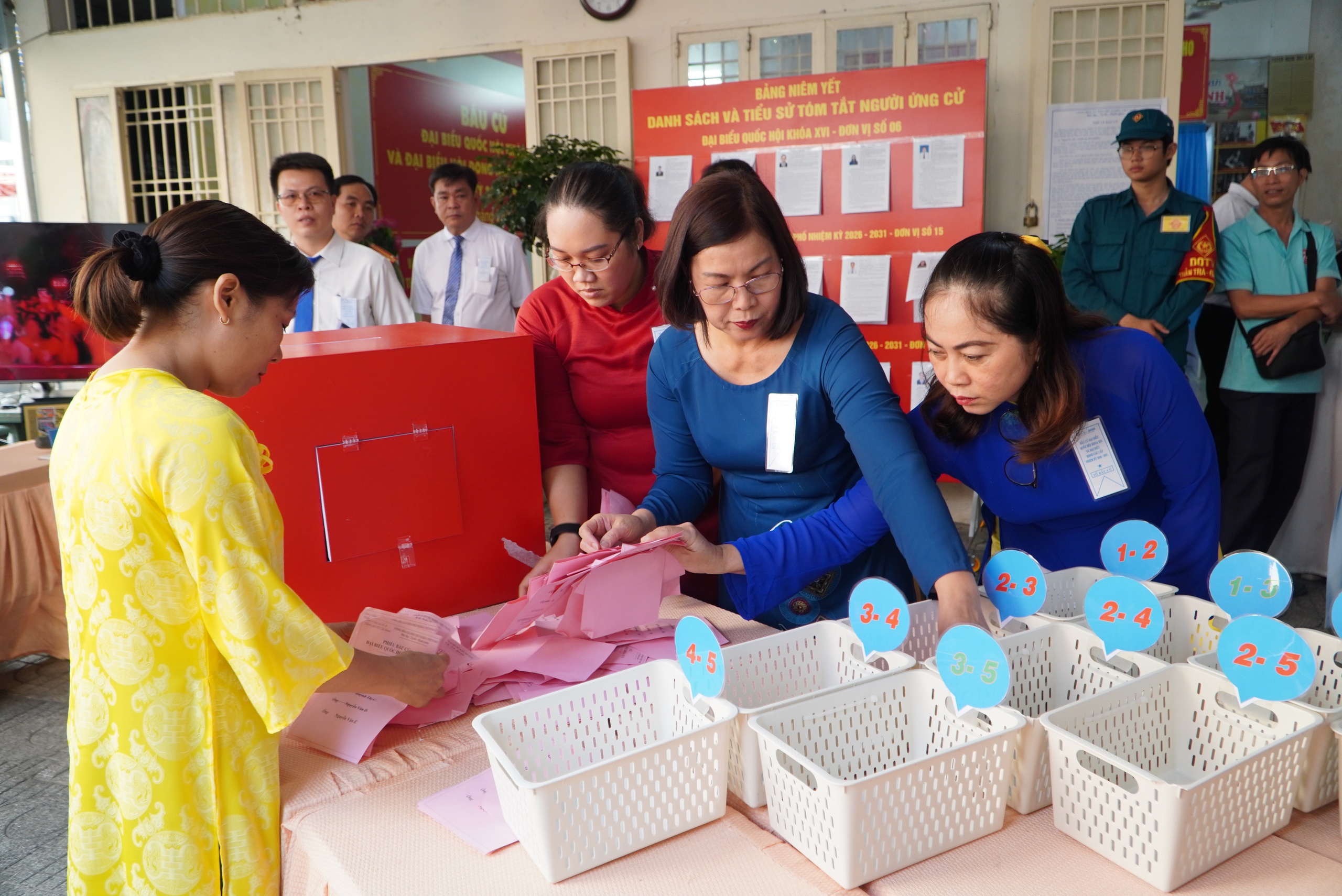 Cận cảnh buổi bầu cử thử nghiệm tại phường Diên Hồng, TPHCM - Ảnh 9.