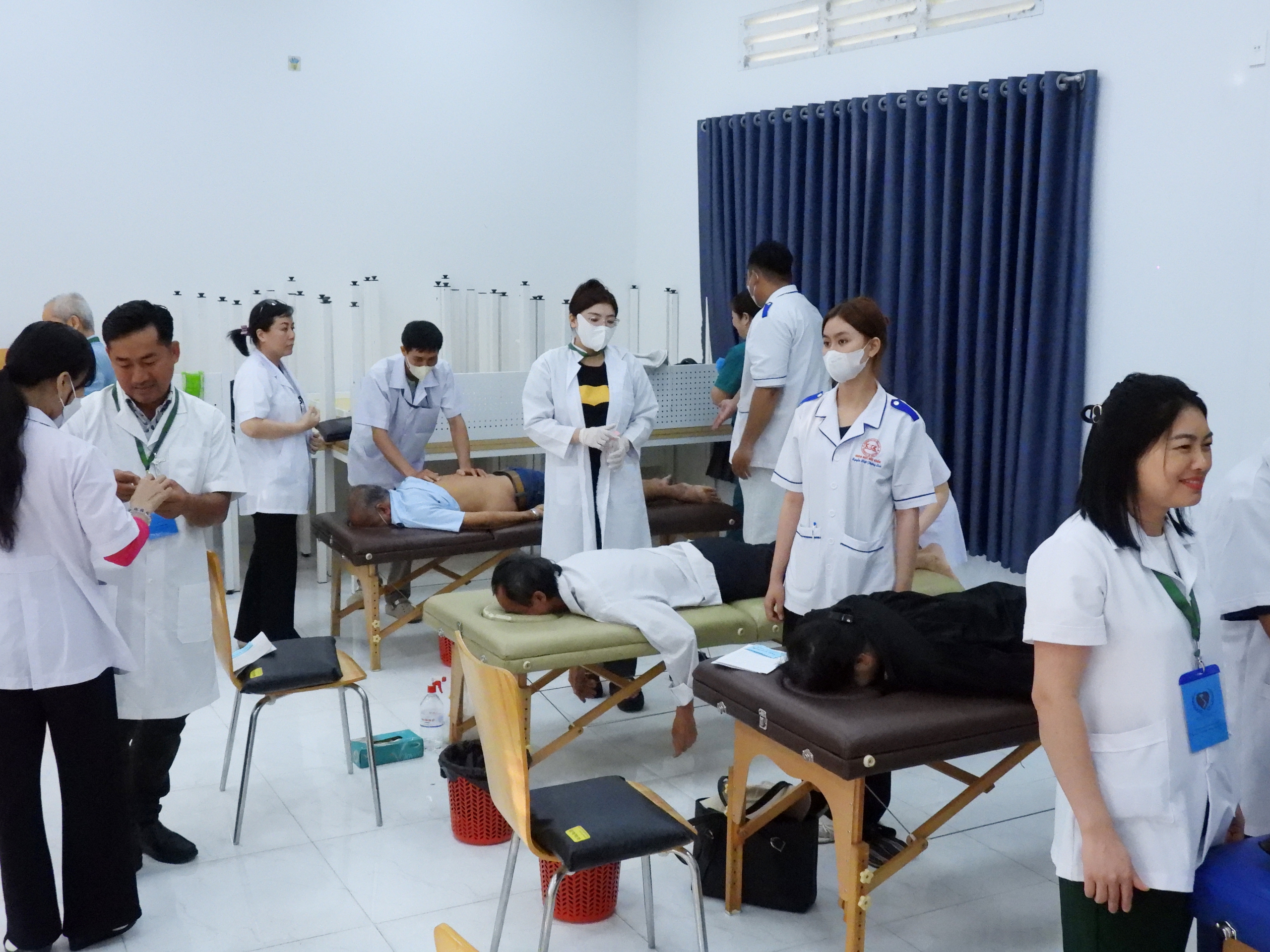 Gần 4.000 người dân ở miền Tây được khám bệnh và cấp thuốc miễn phí - Ảnh 10.