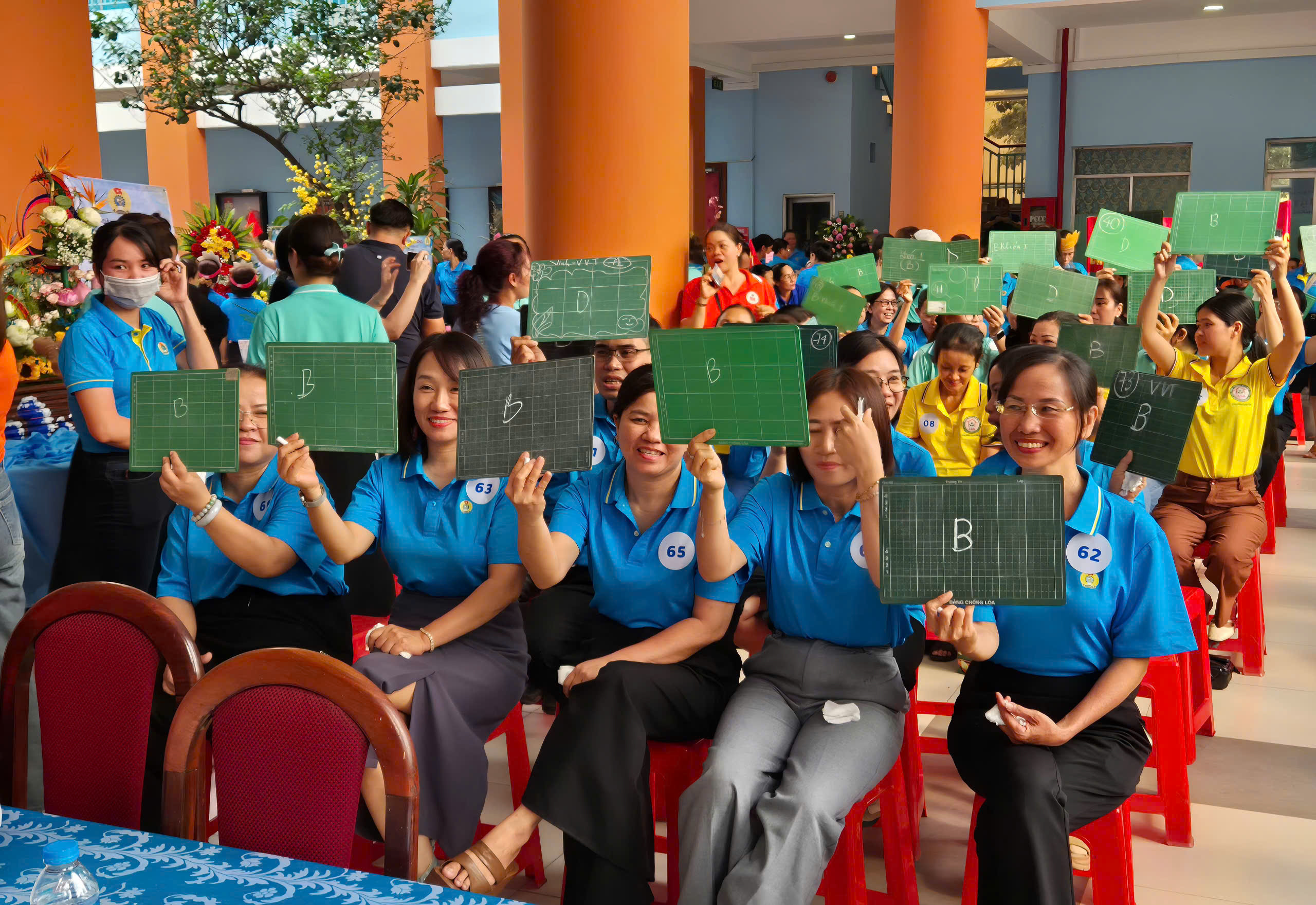 Nhiều hoạt động chăm lo ý nghĩa cho lao động nữ dịp 8-3 - Ảnh 8.